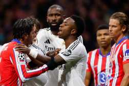 Atletico Madrid's Argentine midfielder #05 Rodrigo De Paul (C) faces off with Real Madrid's Brazilian forward #07 Vinicius Junior during the UEFA Champions League Round of 16 second leg football match between Club Atletico de Madrid and Real Madrid CF at the Metropolitano stadium in Madrid on March 12, 2025. (Photo by Oscar DEL POZO CA—AS / AFP)