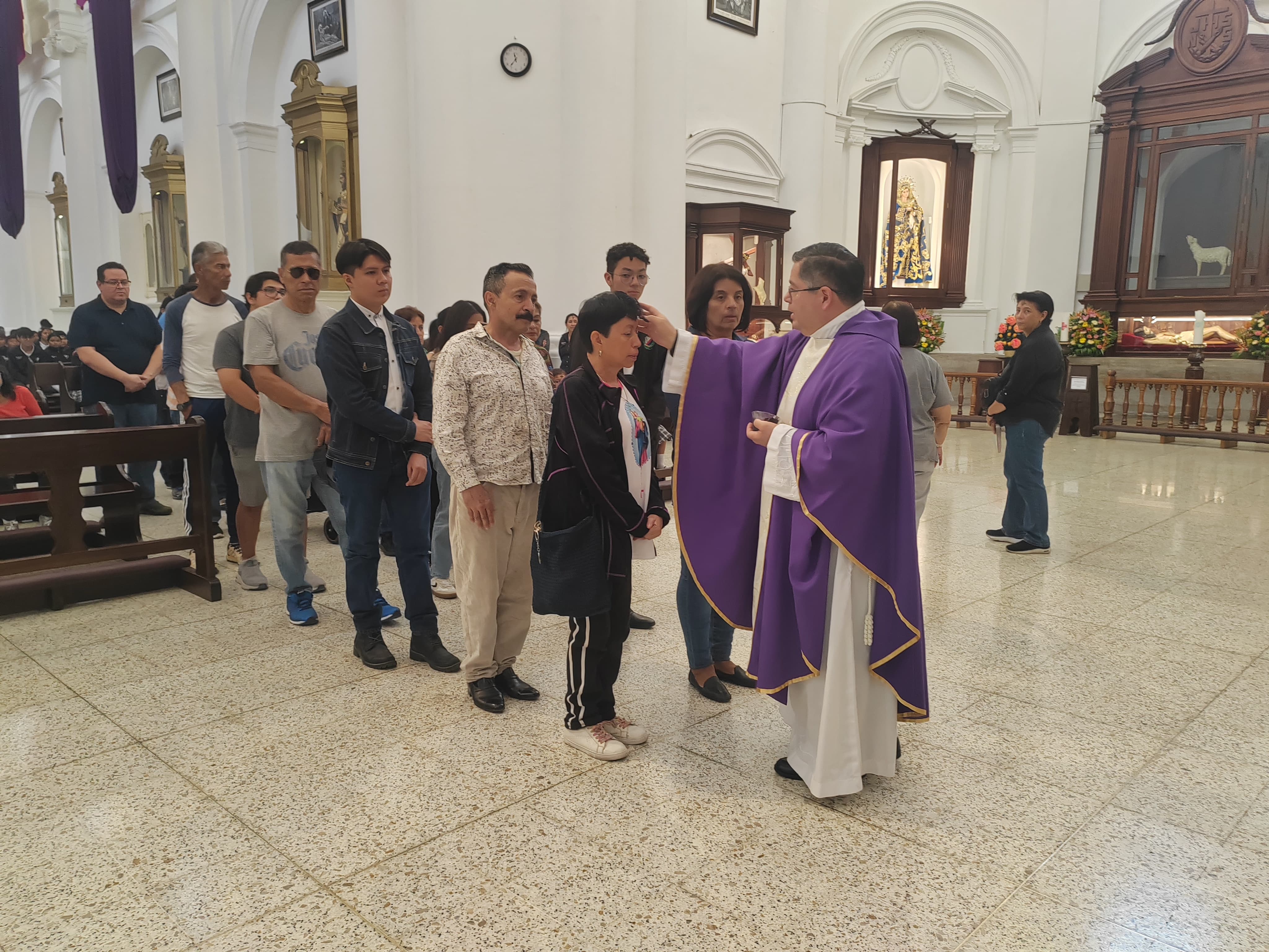 IMPOSICIÓN DE CENIZ EN LA RECOLECCIÓN