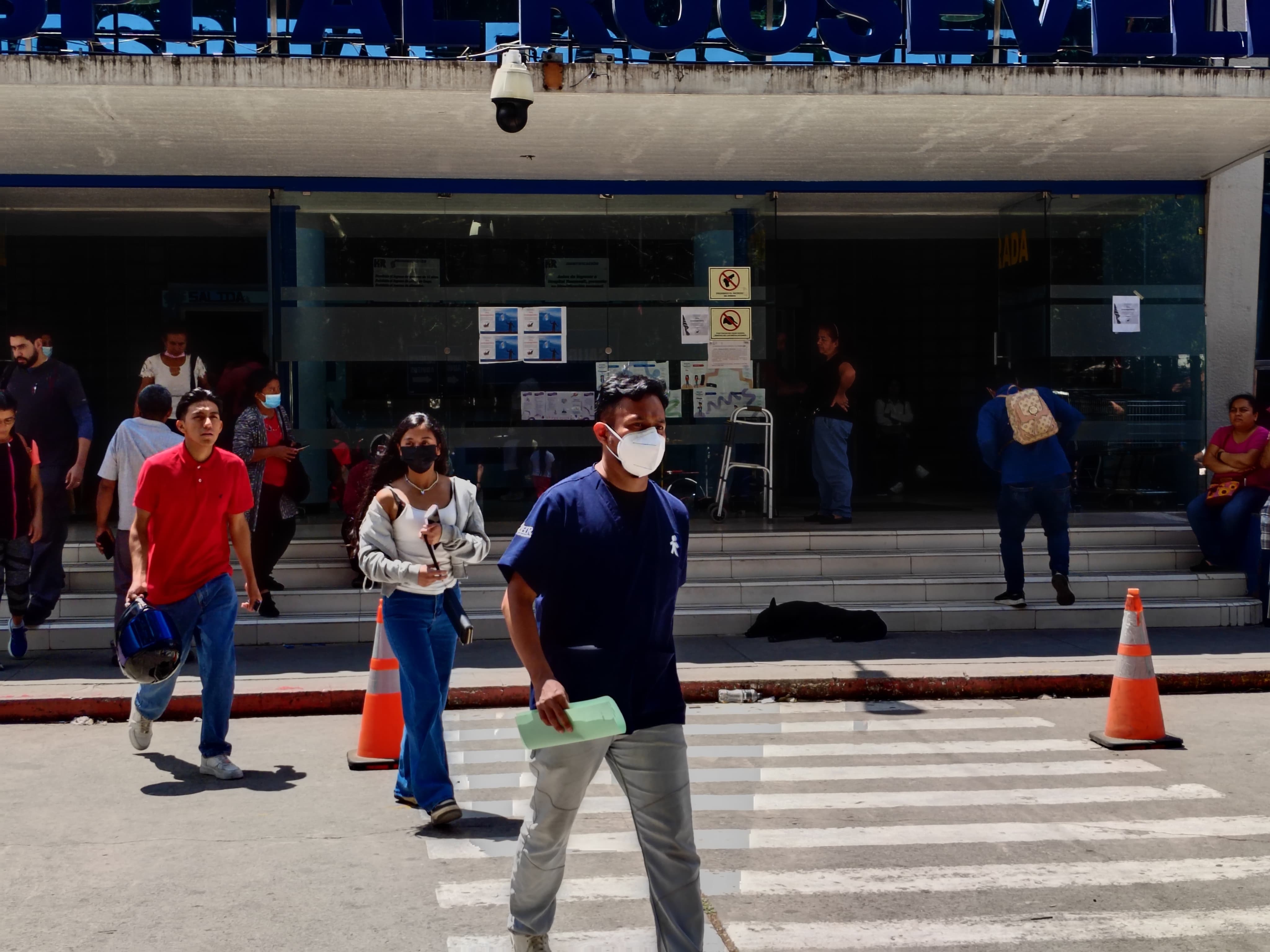 Hospital Roosevelt ordena el uso de mascarilla por aumento de casos de influenza y covid