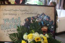 Al ritmo de sus éxitos como Ilusiones, El tumbador y El amor no llega dos veces, Ricardo Funes y sus familiares despidieron a su padre y fundador de la agrupación Fidel Funes y su Marimba Orquesta en el camposanto donde fue inhumado.
Luego de sufrir un paro cardíaco derivado de complicaciones por su enfermedad renal crónica, se anunció el pasado 1 de marzo el fallecimiento del artista internacional, recordado por temas como "Ay, Rosita".

El comunicado de la familia detalla que Fidel Funes falleció a las 9:21 horas del pasado sábado, en un hospital privado de la zona 1, donde permanecía internado.

Foto: BYRON RIVERA 
03/03/2025