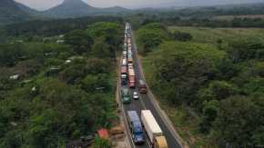 El Ministerio de Comunicaciones, Infraestructura y Vivienda (CIV) informó el 2 de marzo que se restringirá el paso en el kilómetro 44 de la autopista Palín  Escuintla debido a los trabajos de reparación que se efectúan.

Según el CIV, la restricción comenzará el pasado 4 de marzo de 2025 a las 10:30 horas y terminará el jueves 6 de marzo, para rehabilitar el paso el viernes 7 de marzo a la 1:00 horas.

Foto: 
BYRON RIVERA 
05/03/2024