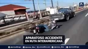 Un motorista perdió el control del vehículo y quedó debajo de un picop. El hecho ocurrió en ruta de El Tejar, Chimaltenango. Las imágenes fueron compartidas en redes sociales y muestran el incidente.