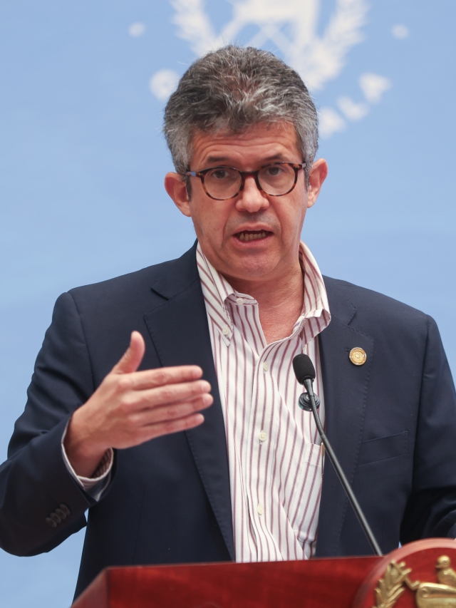 Personal de la salud en Guatemala bloquea carreteras para pedir un aumento salarial