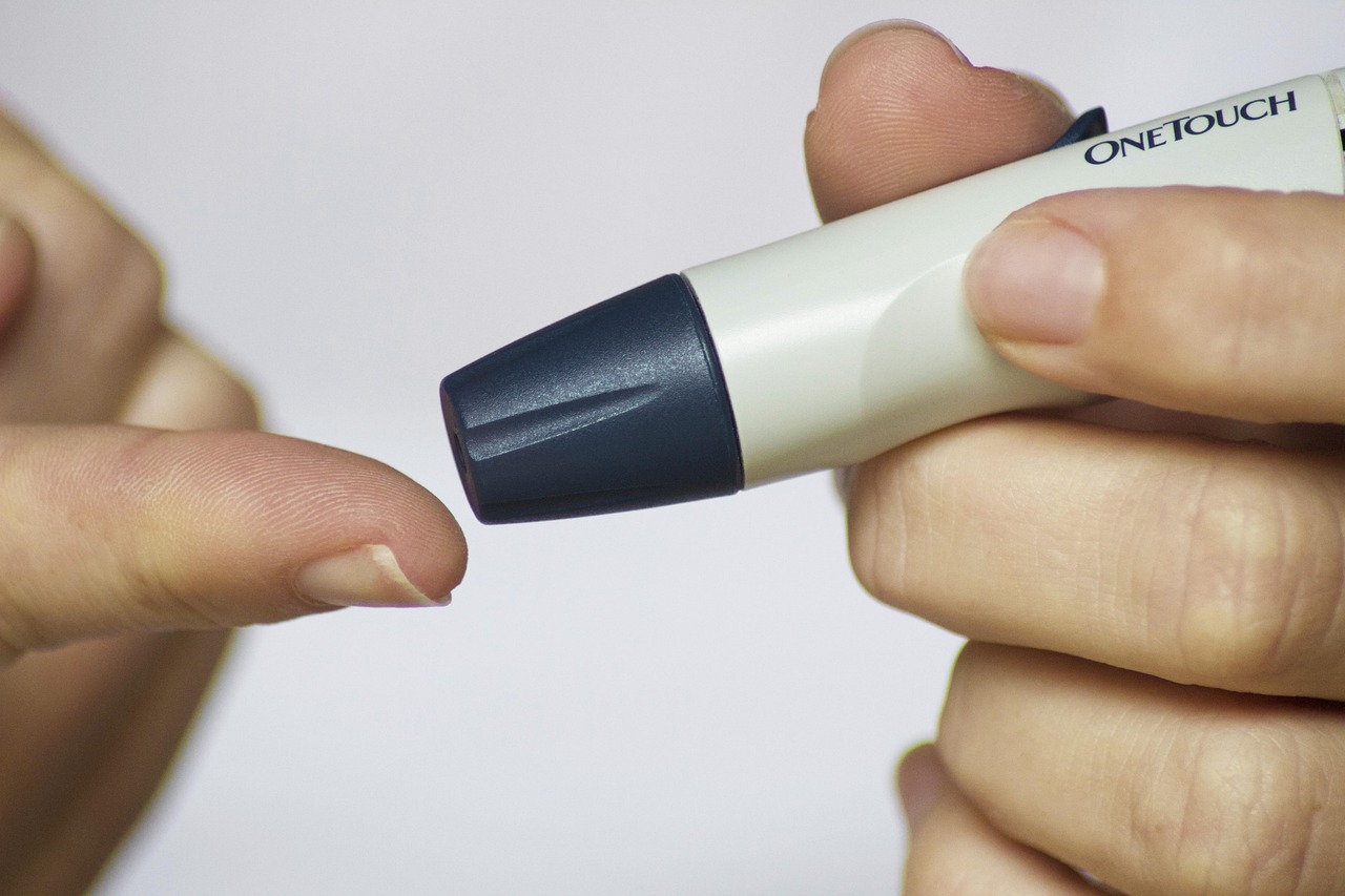 ¿Es necesario controlar tanto el azúcar en sangre en la vejez? Expertos recomiendan un enfoque más flexible