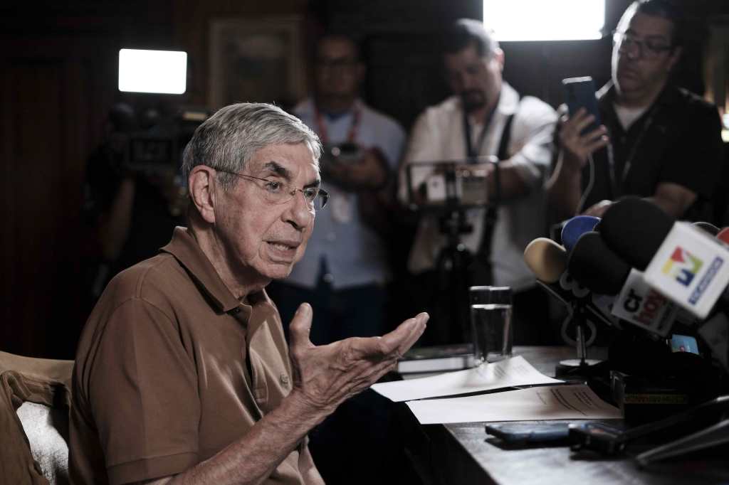 Oscar Arias Donald Trump 