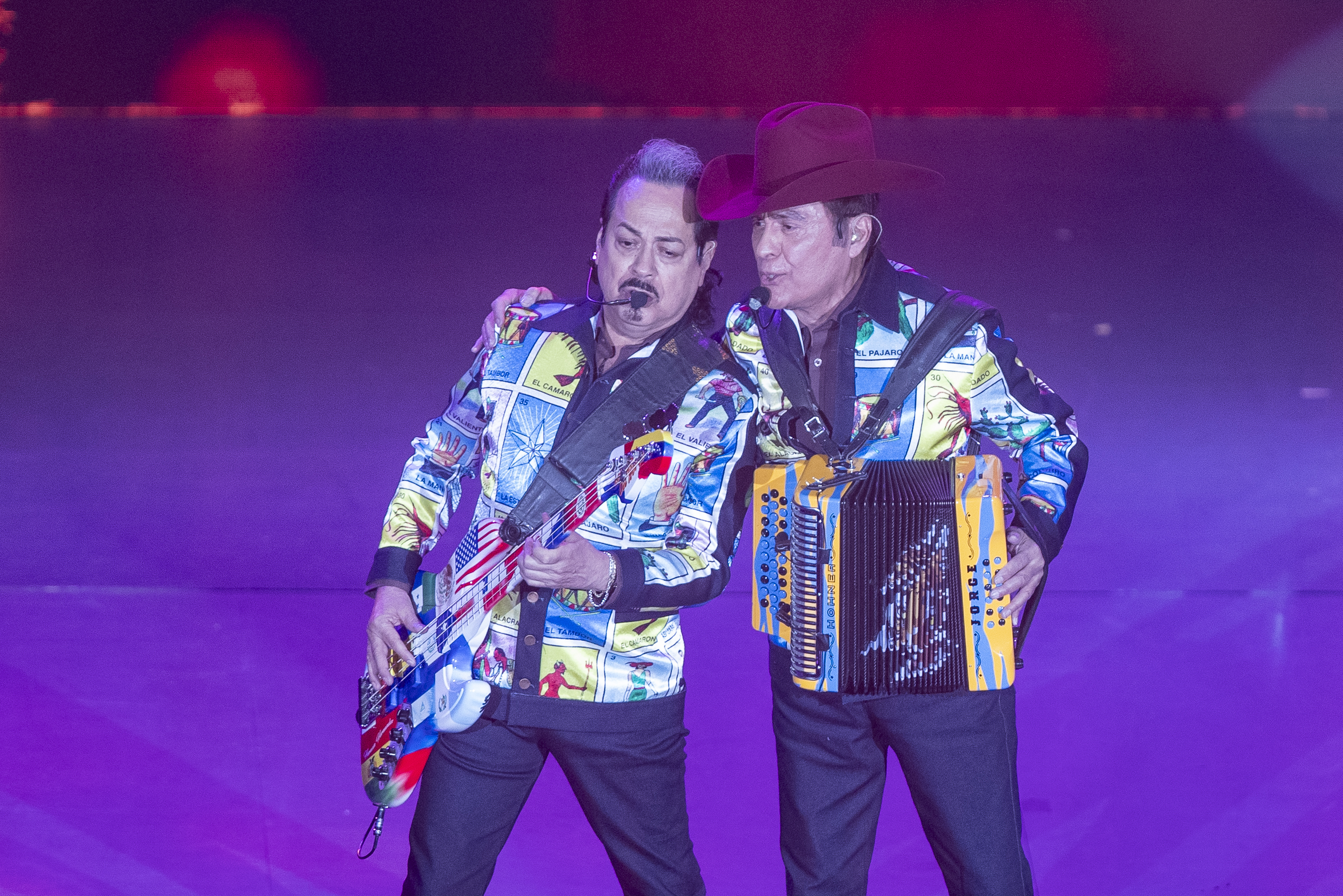 “Un presidente debe tener corazón para todos”: Los Tigres del Norte envían mensaje a Donald Trump durante los Latin Grammy