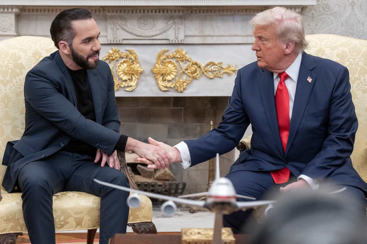 Trump se reúne con Bukele días después de la reforma que abrió la puerta a un nuevo mandato presidencial en El Salvador