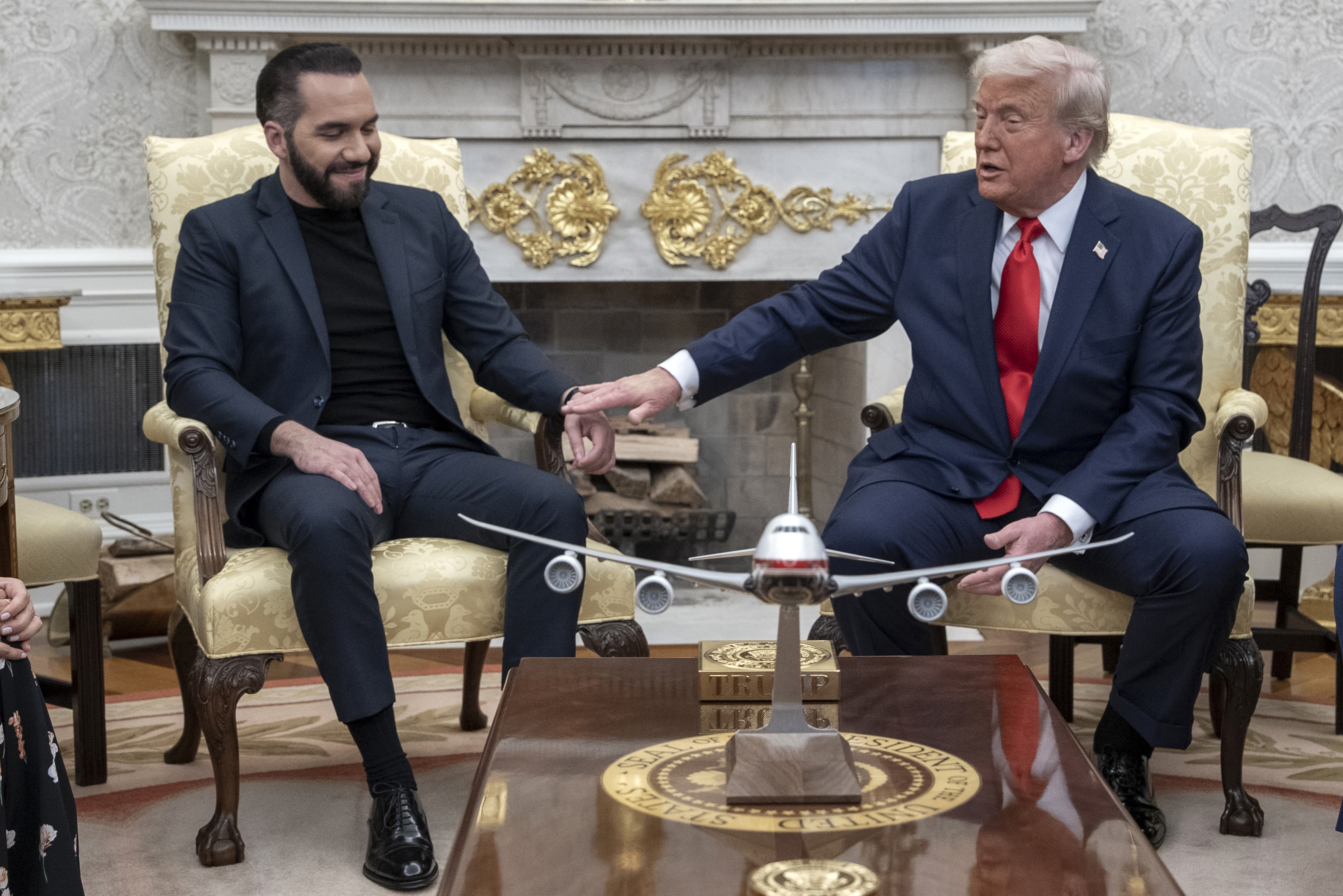 Donald Trump recibe a Nayib Bukele para afianzar su cercanía política y blindar pacto migratorio