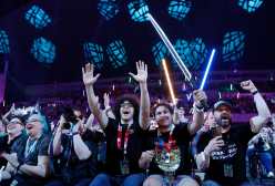 TOKYO (Japan), 18/04/2025.- Fans react during the Star Wars Celebration Japan in Chiba, near Tokyo, Japan, 18 April 2025. The major fan event for the franchise popularized by George Lucas returned to Japan for the second time, 17 years after it was last held. (Japón, Tokio) EFE/EPA/FRANCK ROBICHON