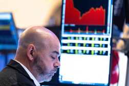 NEW YORK, NEW YORK - APRIL 03: Traders work on the floor of the New York Stock Exchange during morning trading on April 03, 2025 in New York City. The stock market opened up with all three major stock indexes going under as the market reacts to U.S. President Donald Trump's announcement of sweeping tariffs of at least 10% and even higher for some countries. At opening the Dow dropped 1,500 points, S&P 500 lost 4% and the Nasdaq Composite slid 5%.   Michael M. Santiago/Getty Images/AFP (Photo by Michael M. Santiago / GETTY IMAGES NORTH AMERICA / Getty Images via AFP)