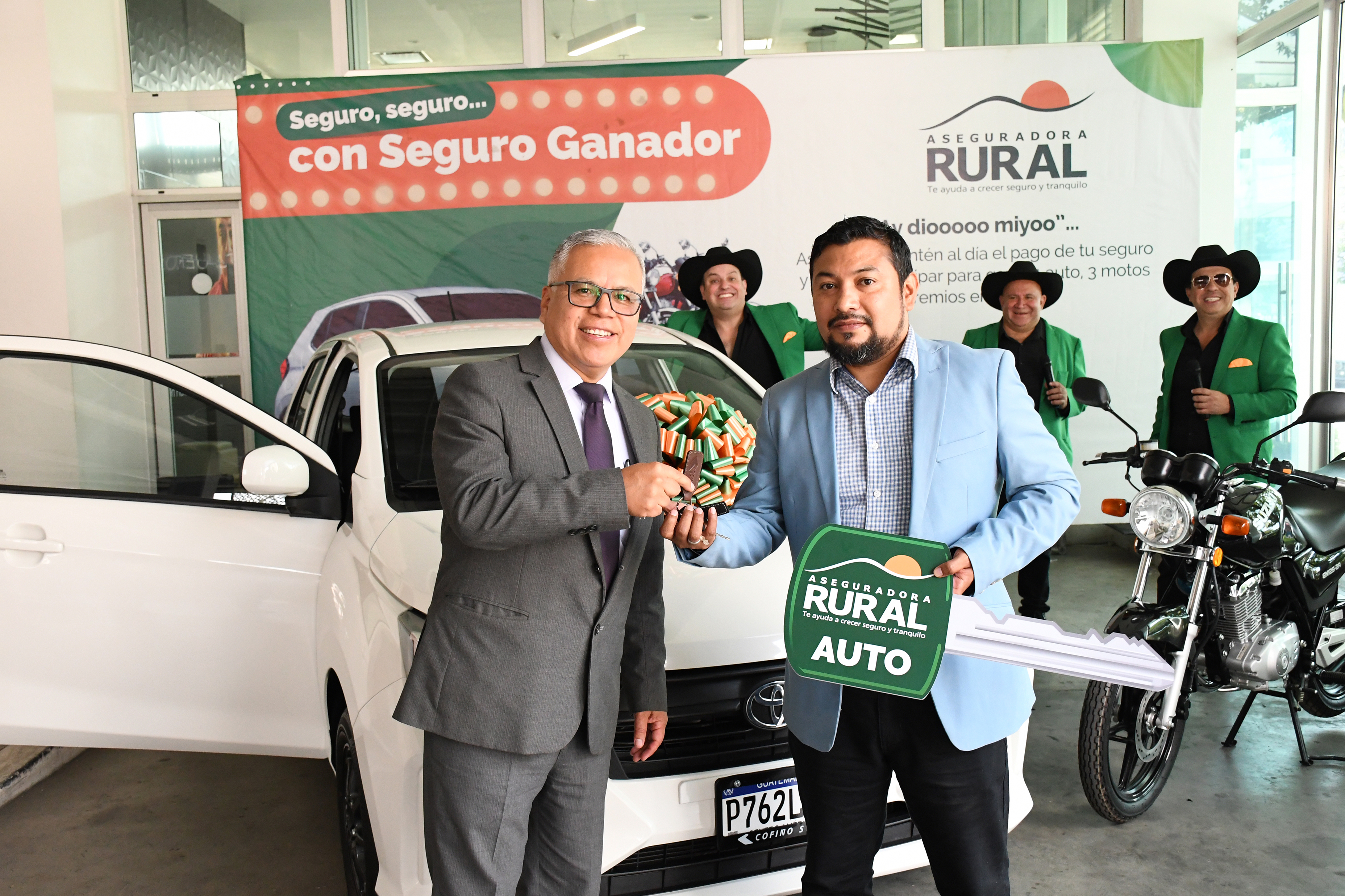 Realizan la entrega de los premios del Sorteo Seguro Ganador