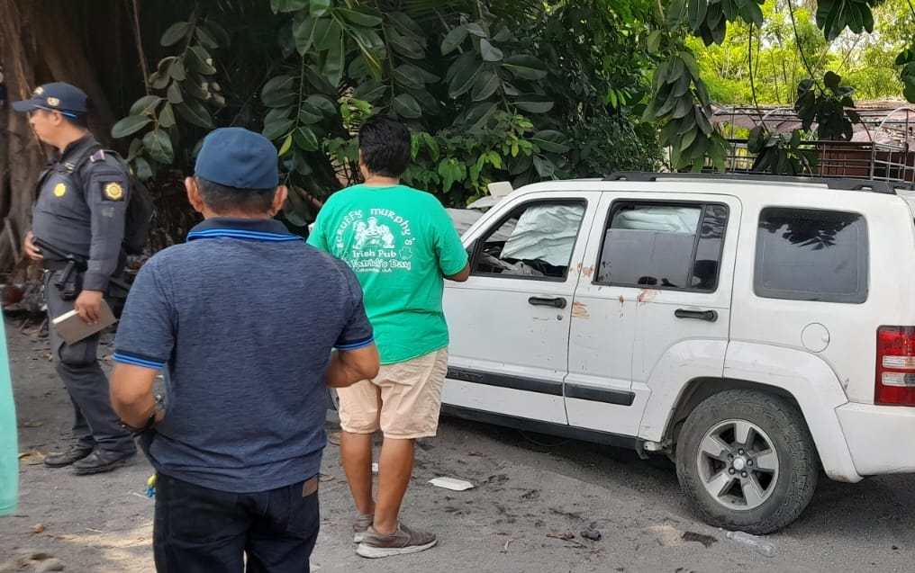 A traffic accident in Nueva Concepción, Escuintla, leaves two deaths and two injured. (Free Press Photo: Volunteer Firefighters)