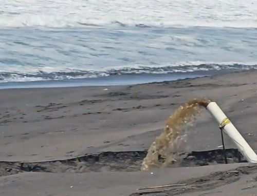 Download of contaminated water in Monterrico