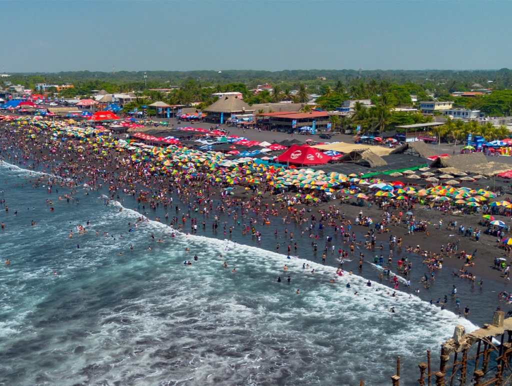 Guatemaltecos en el puerto San José