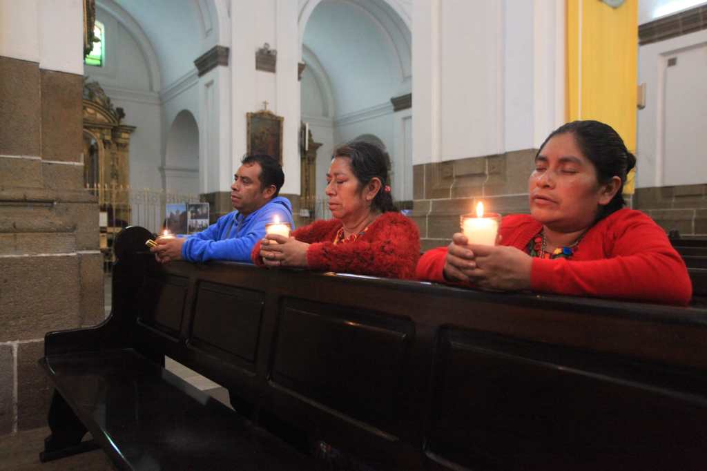 Misa en Catedral Metropolitana en Guatemala por muerte del papa Francisco hoy lunes 21 de abril 2025 (2)