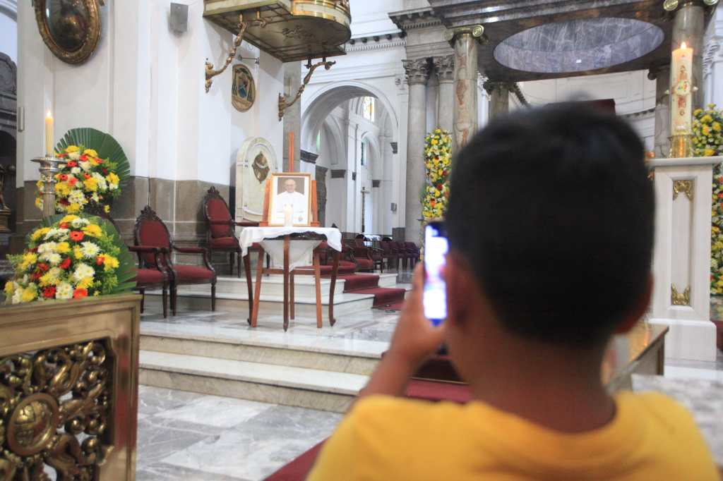 Misa en Catedral Metropolitana en Guatemala por muerte del papa Francisco hoy lunes 21 de abril 2025 (4)