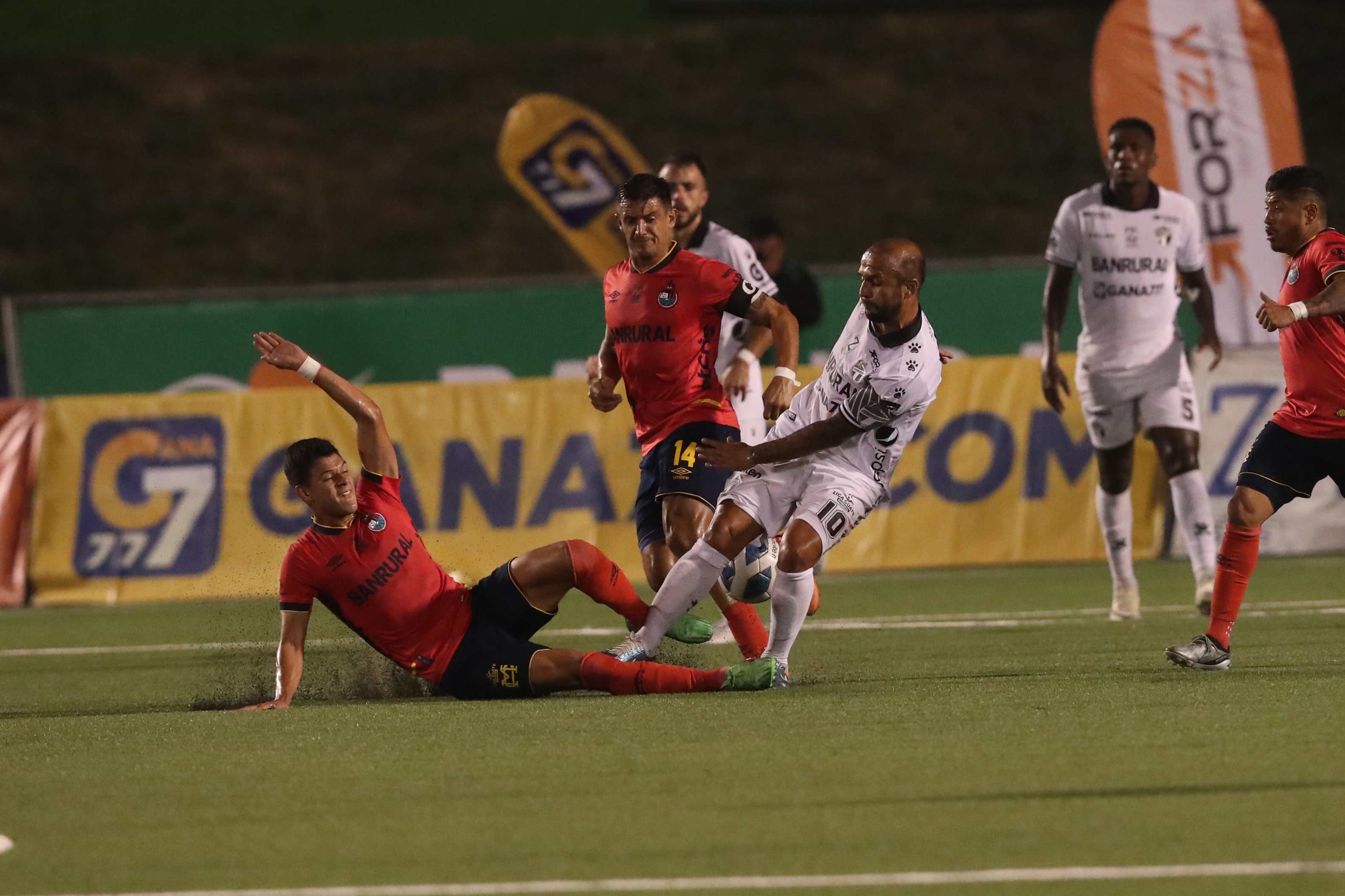 The classic 329 between Communications and Municipal ended-at 0-0 and everything will have to be defined on Sunday, May 5 at the Manuel Felipe Carrera stadium.   Photo Press Libre.erick Avila: 05/02/2024