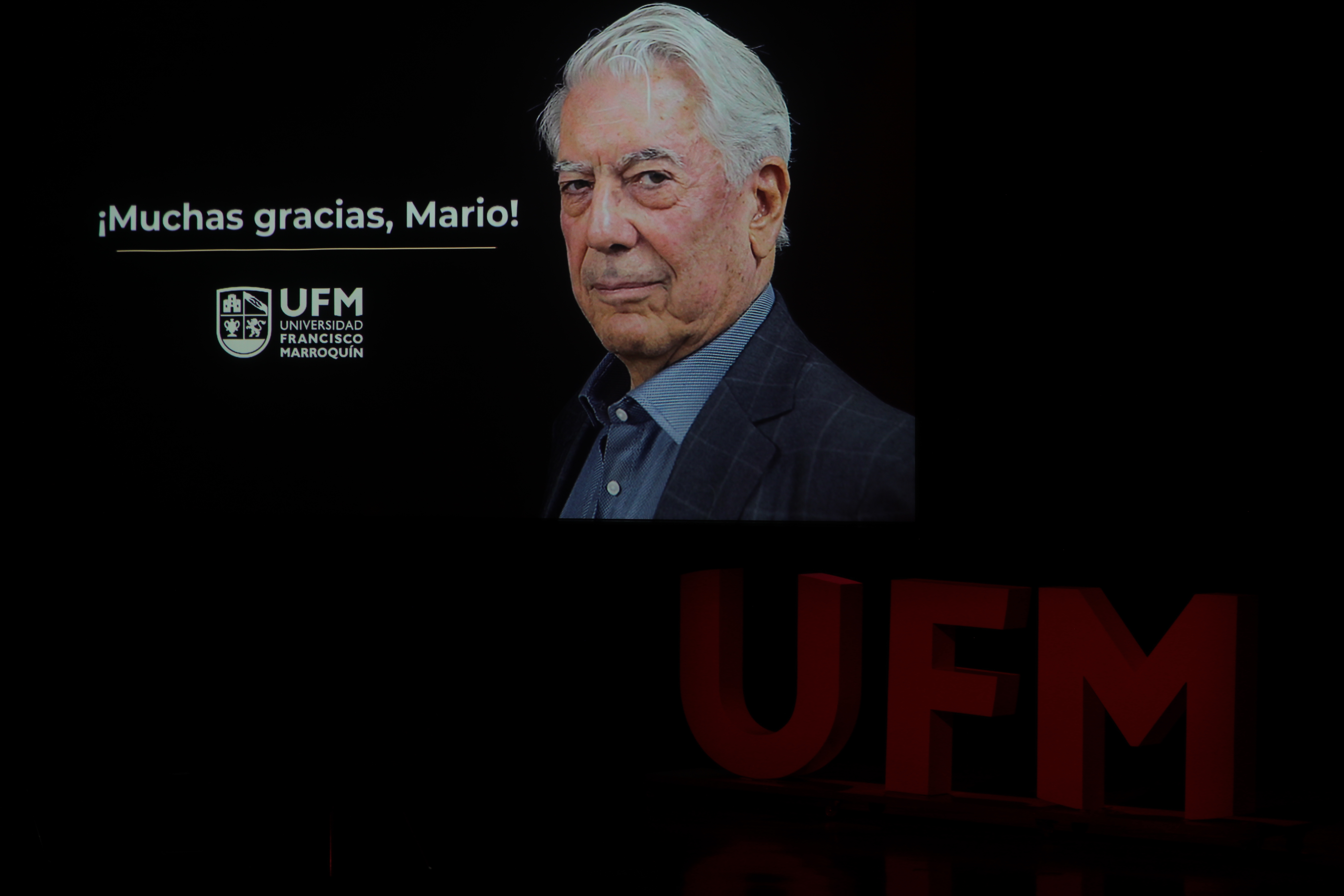 Los familiares de Vargas Llosa, indicaron que no tendrá ninguna ceremonia funeraria pública para que sus seguidores despidan sus restos, pero su cuerpo será incinerado porque esa era la voluntad del autor. (Foto Prensa Libre: Hemeroteca PL / Érick Ávila) 