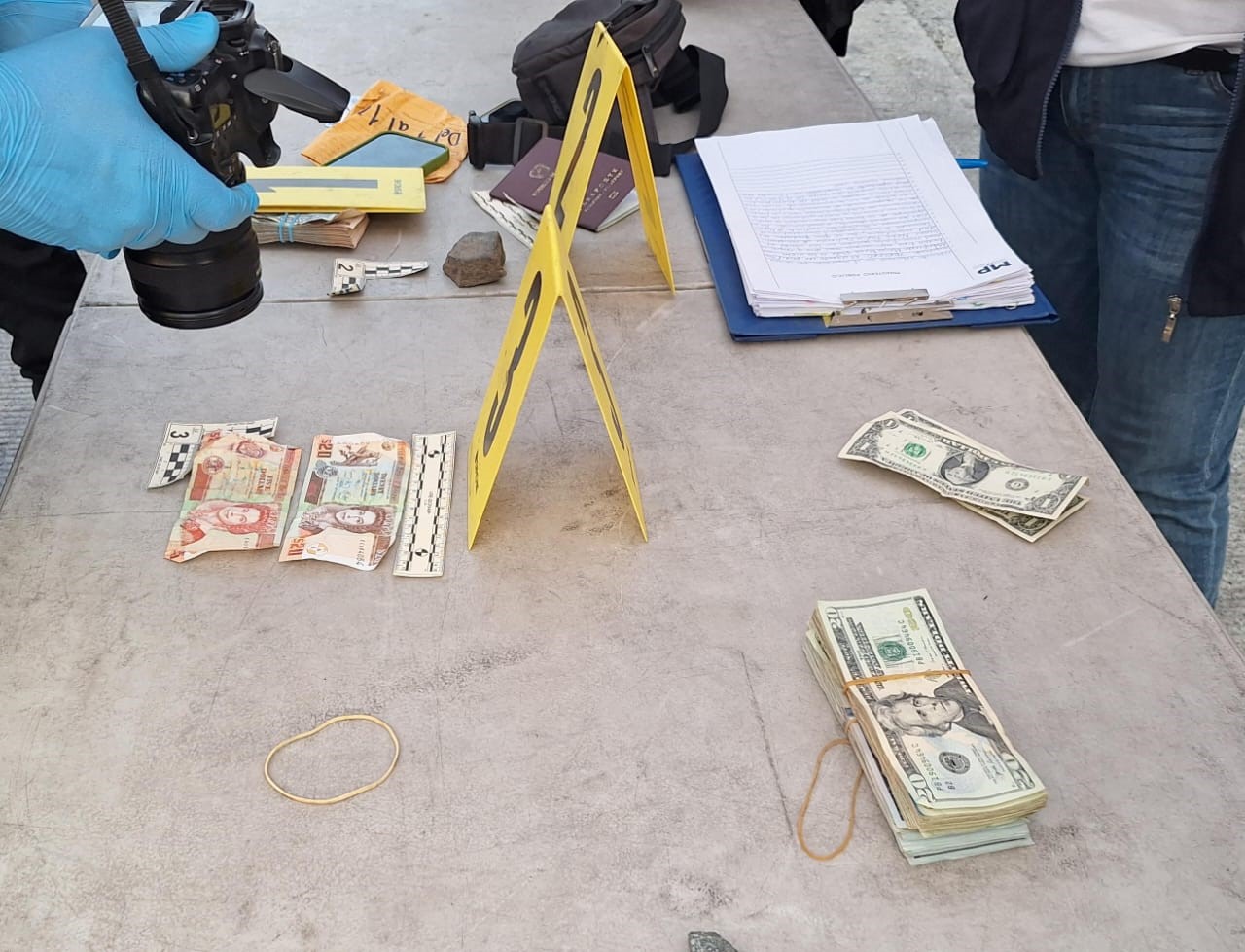 Capturan a colombiano que llevaba dinero equivalente a más de Q117 mil y que no pudo justificar