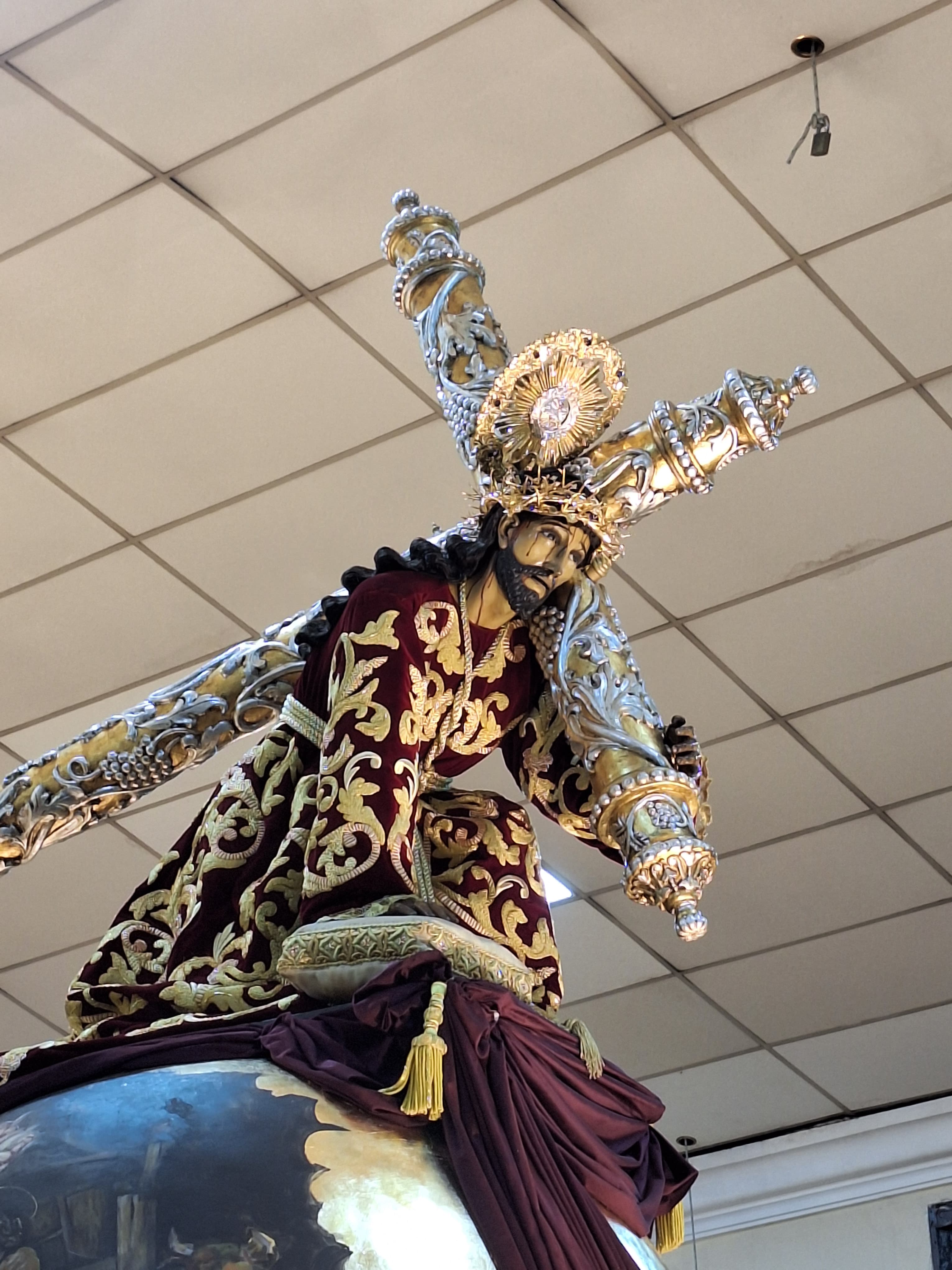 Procesión 2025: Jesús de la Caída anuncia la Parusía en Antigua Guatemala con un anda revestida de gloria