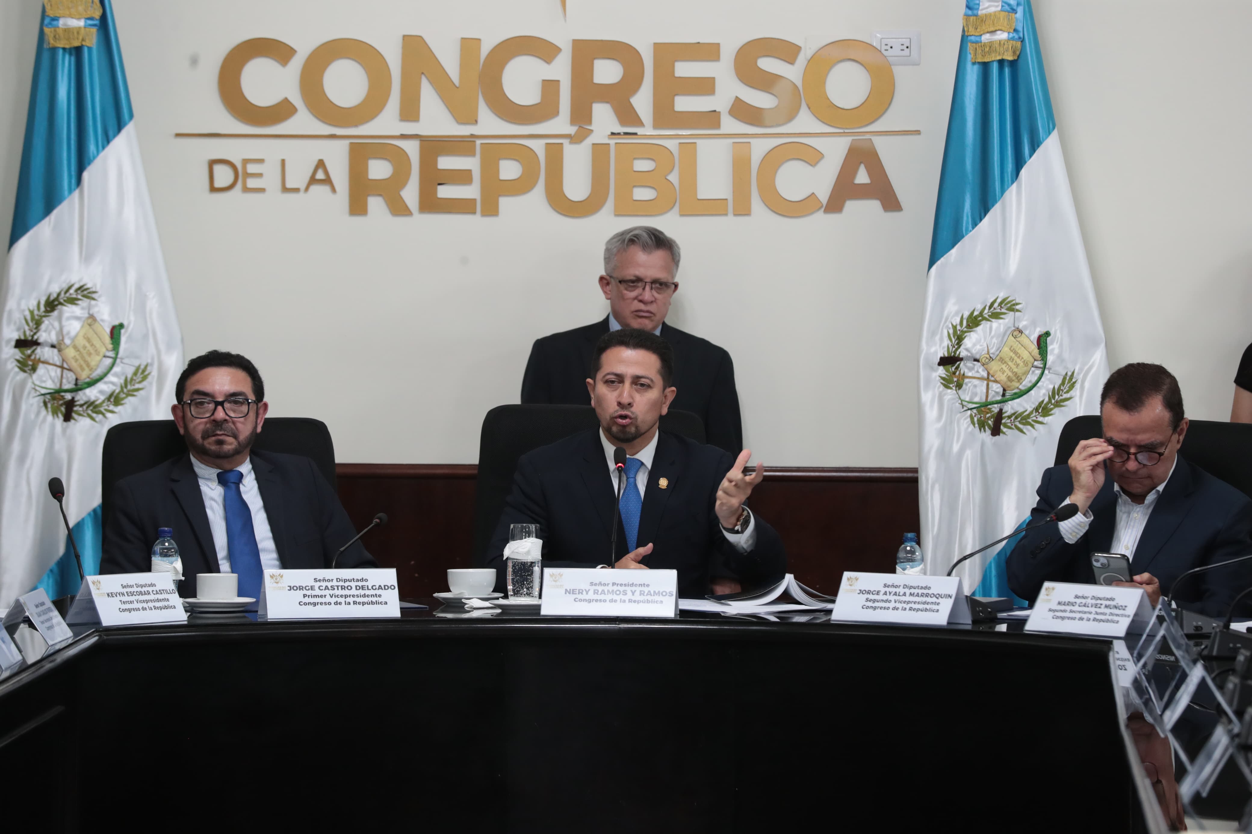 Congreso retoma sesiones y sigue sin conocer la reducción de su salario