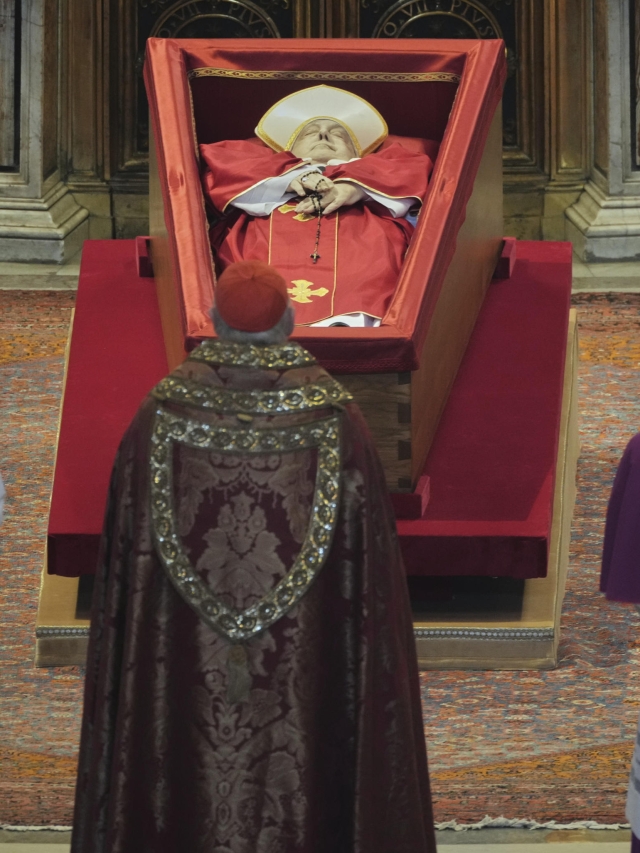 Pope Francis' coffin transferred to St. Peter's Basilica to lie in state ahead of funeral