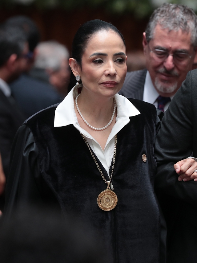 Este 14 de abril, se llevo a cabo el cambio de presidencia de la Corte de Constitucionalidad (CC). Leyla Lemus asumi la presidencia de la Corte de Constitucionalidad (CC) en el ltimo ao del periodo para el cual fueron electos. La actividad se realizo en la sala de vistas de la Corte Suprema de Justicia.