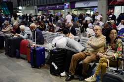 Passengers wait to board their train at Santa Justa railway station in Seville on April 29, 2025, the day after a massive power cut affecting the entire Iberian peninsula and the south of France. Electricity was restored to almost all of Spain and Portugal on April 29 morning, allowing a gradual return to normal life in the two countries, which were hit on April 28 by a giant blackout that lasted up to ten or even twenty hours depending on the region. The return of power has enabled rail traffic to be restored on several major routes, including Madrid-Seville and Madrid-Barcelona, according to the national company Renfe. However, traffic remains suspended on several other major routes, as the authorities have given priority to restoring suburban trains. (Photo by CRISTINA QUICLER / AFP)