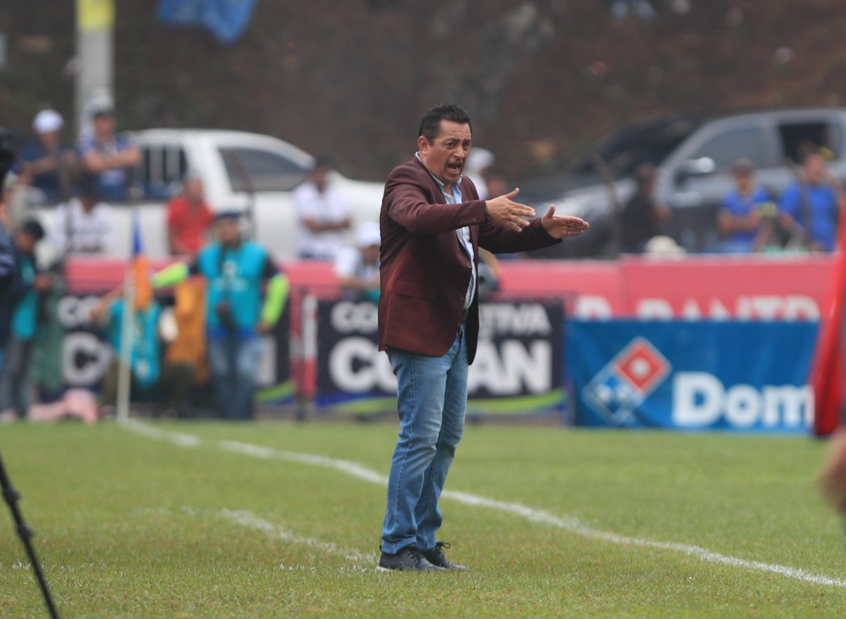“Este triunfo nos da fortaleza, pero nada está definido”, dice Roberto Montoya técnico de Cobán Imperial