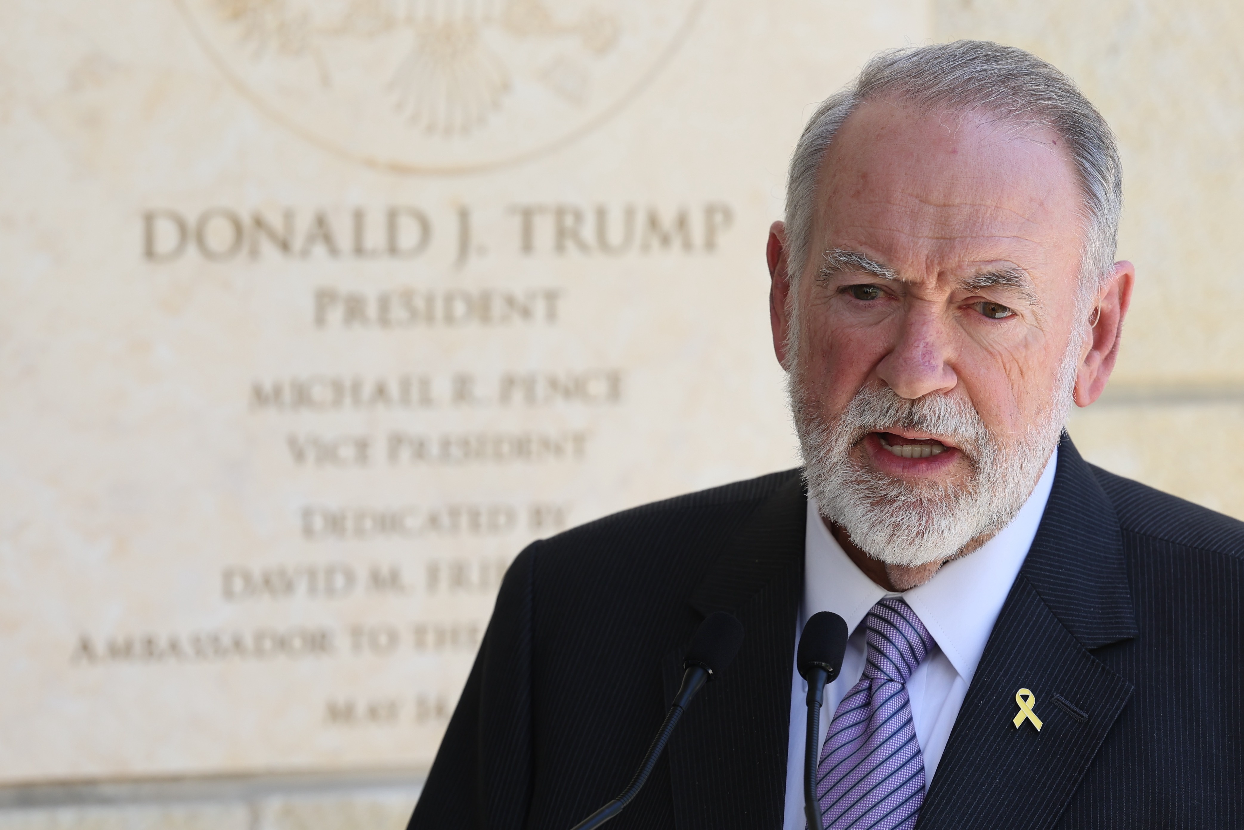 Embajador de EE. UU. en Israel dice que sede en Tel Aviv sufrió “daños menores” por impacto de misiles