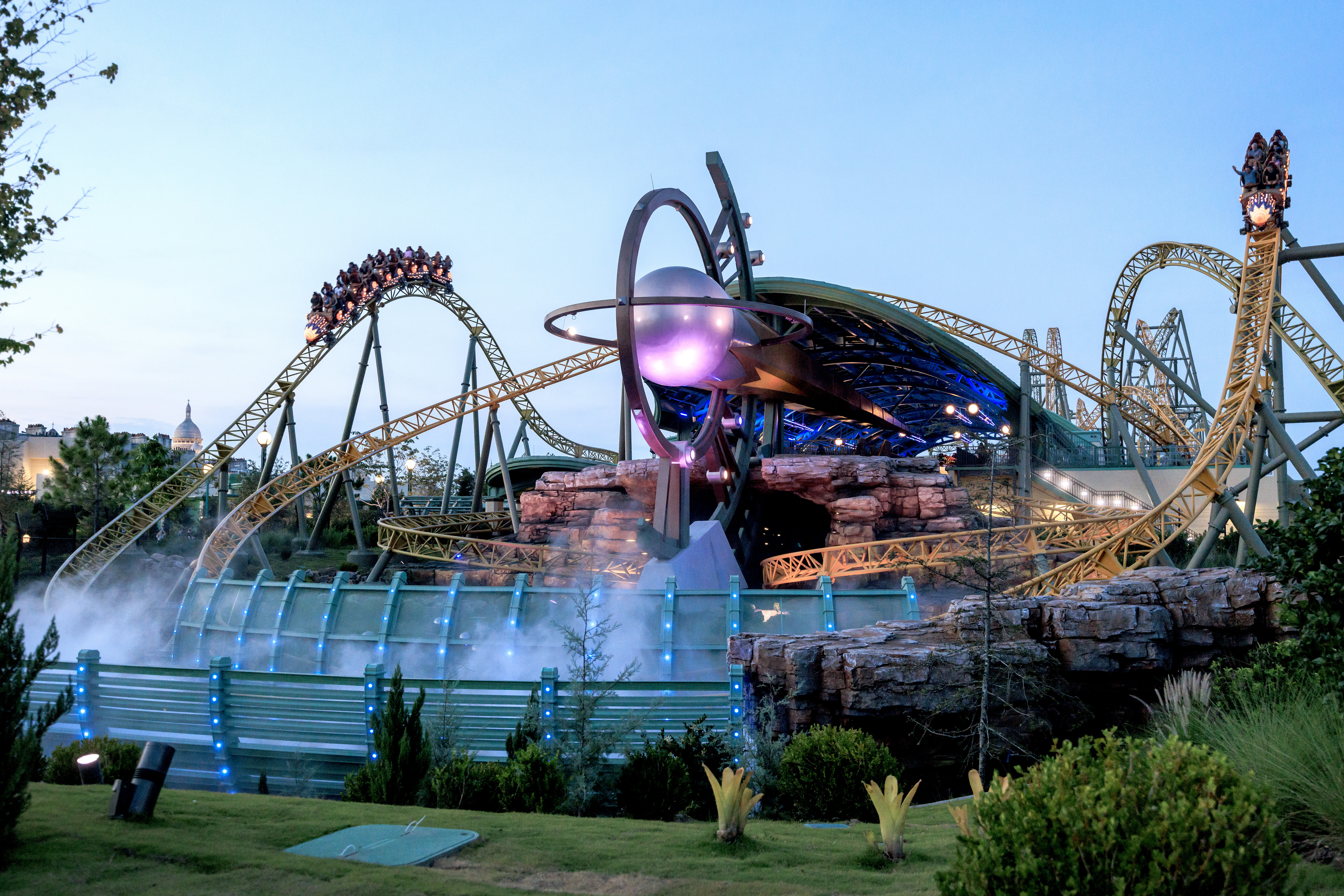 Imagen de la montaña rusa Stardust Racers, en mayo de 2025, después de la inauguración de Epic Universe. (Foto Prensa Libre: EFE). 