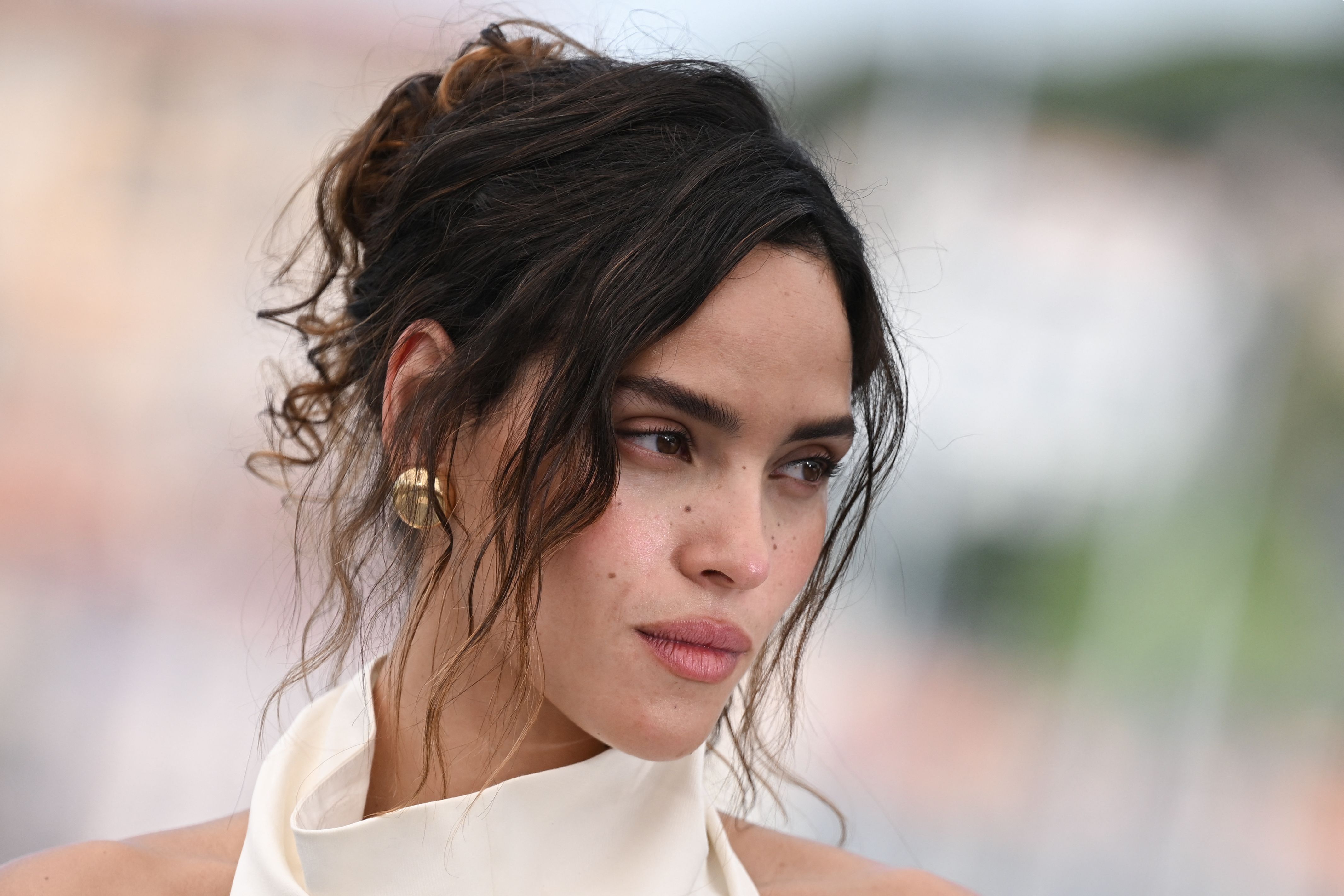 “Adria Arjona brilla”: hija de Ricardo Arjona recibe elogios por su actuación en "Onslaught"