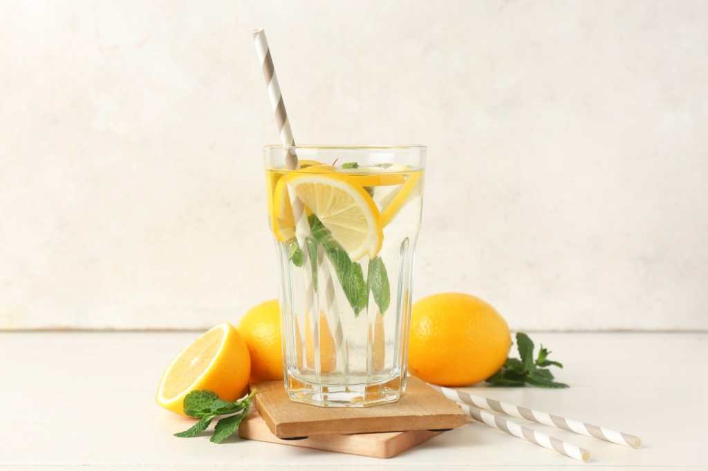 Agua con limón en ayunas