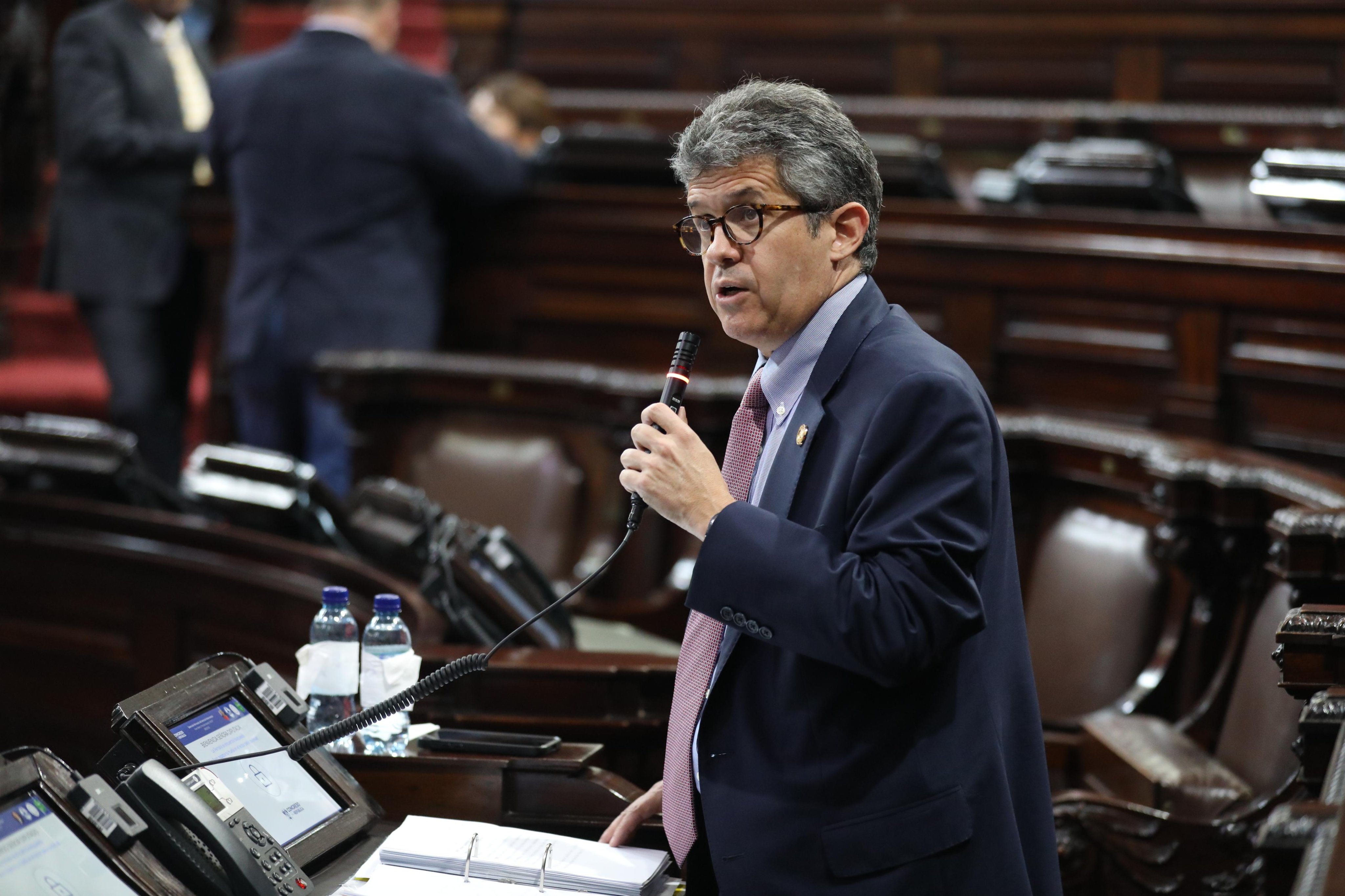 Diputados indagan por casos de desnutrición infantil en la interpelación al ministro de Salud