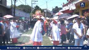 Cada 3 de mayo, la Iglesia Católica celebra el Día de la Cruz, en conmemoración del hallazgo en Jerusalén de la cruz en la que murió Cristo. Esta búsqueda fue dirigida por Santa Elena, madre del emperador Constantino. En Guatemala, en 1883, la imagen del Niño fue puesta en un altar en la Parroquia de Amatitlán.
