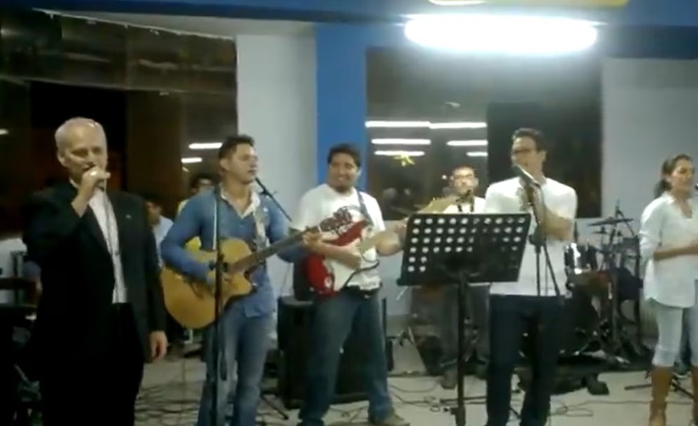 Video del Papa León XIV cantando villacincos con jóvenes en Perú se vuelve viral