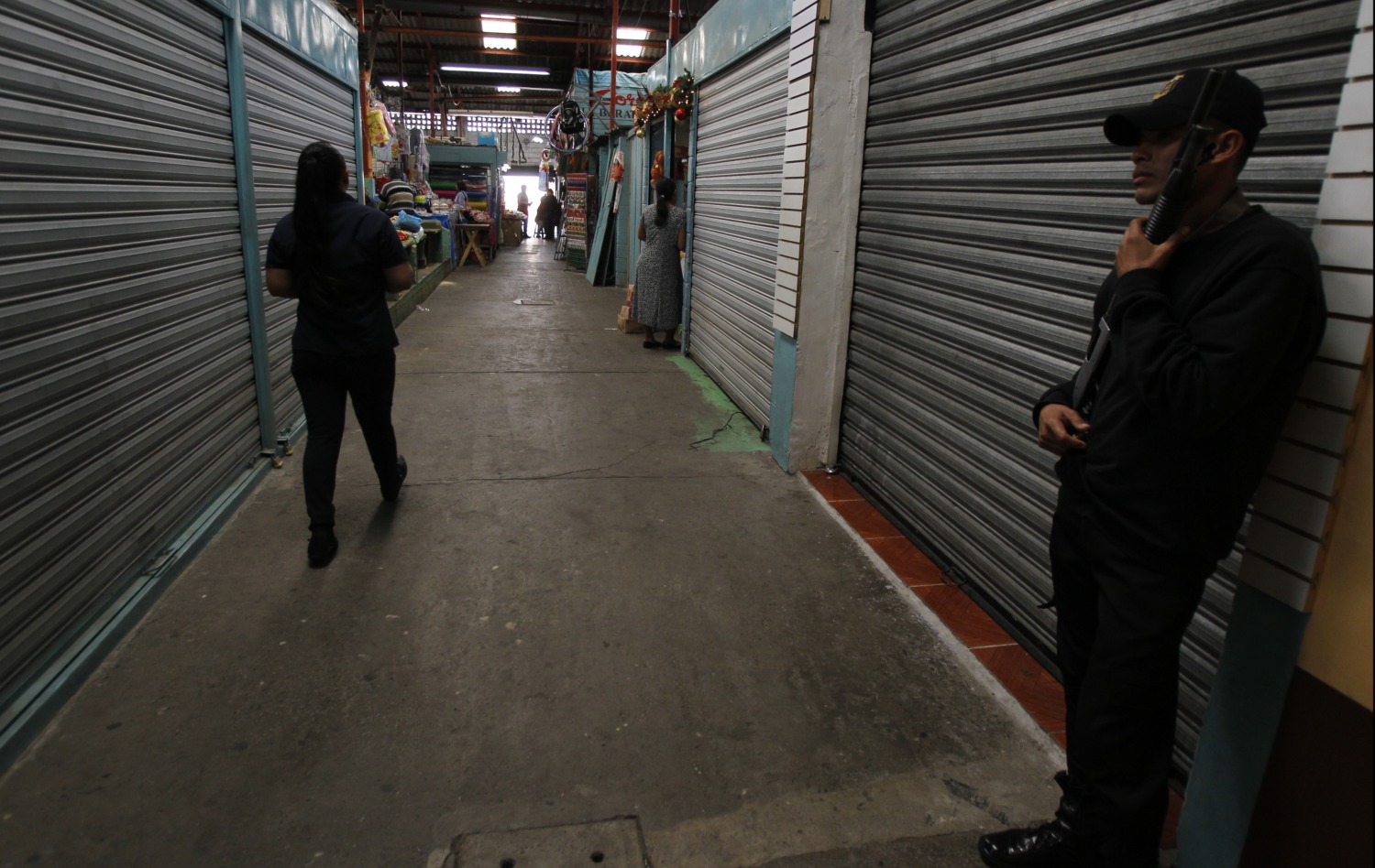 Tres armas por guardia: la realidad de las empresas de seguridad privada