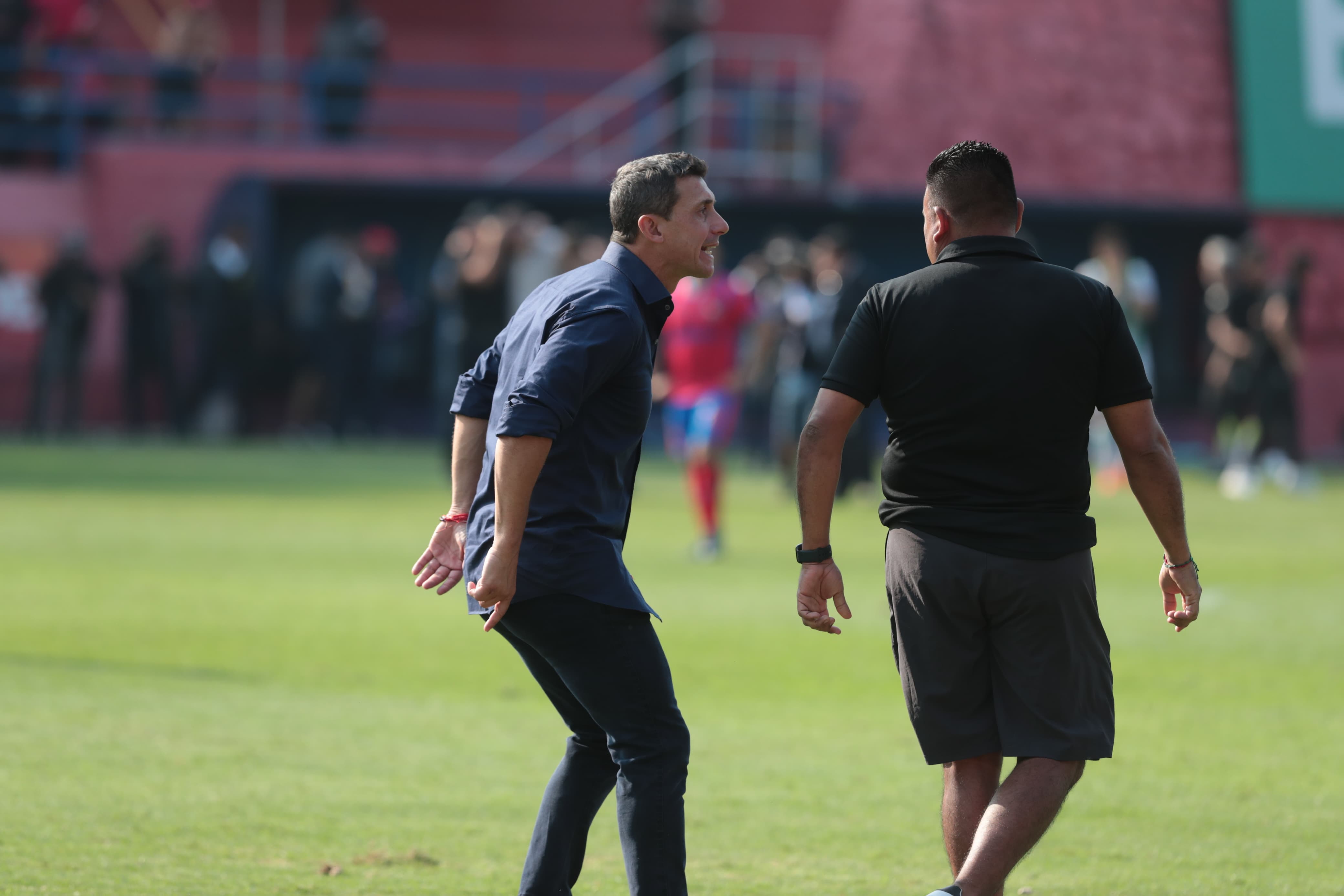 Sebastián Bini se expone a una dura sanción.'