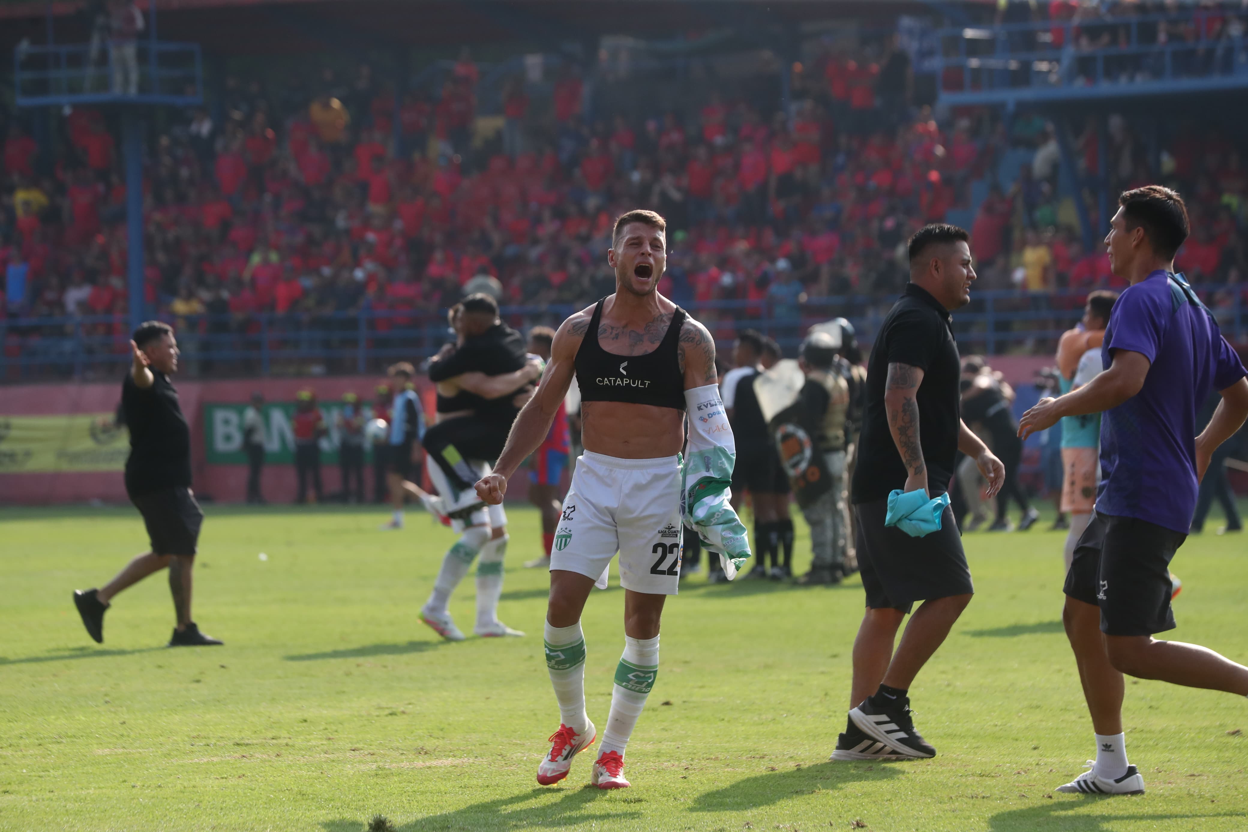 Antigua GFC anotó el segundo gol en el minuto 95 en tiempo de reposición. (Foto Prensa Libre: Byron Rivera)'