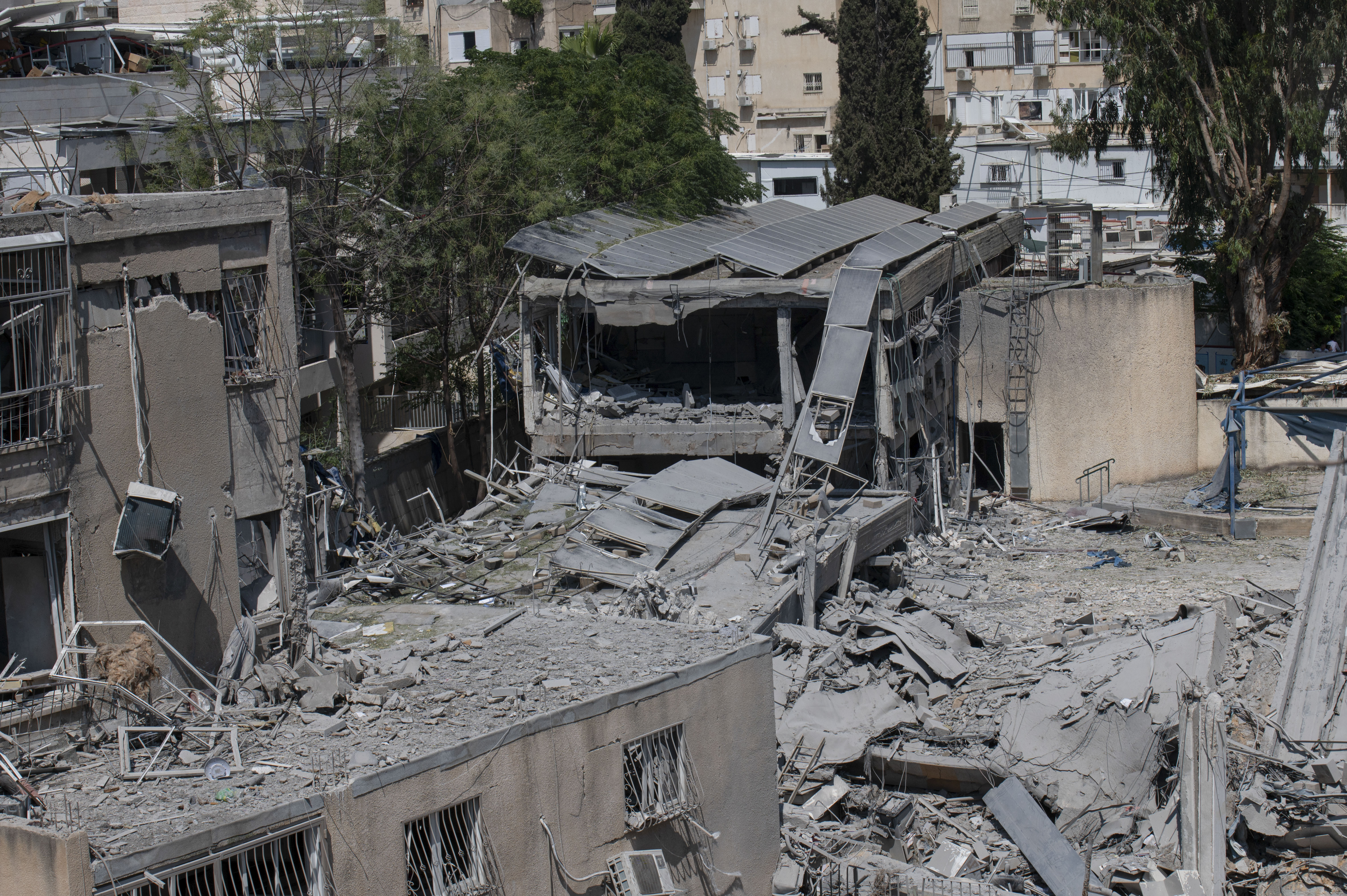 En Irán, los ataques han causado más de 200 muertos. Mientras tanto, en Israel, los misiles iraníes han provocado la muerte de 24 personas, según el servicio de emergencias nacional Magen David Adom. (Foto Prensa Libre: EFE)