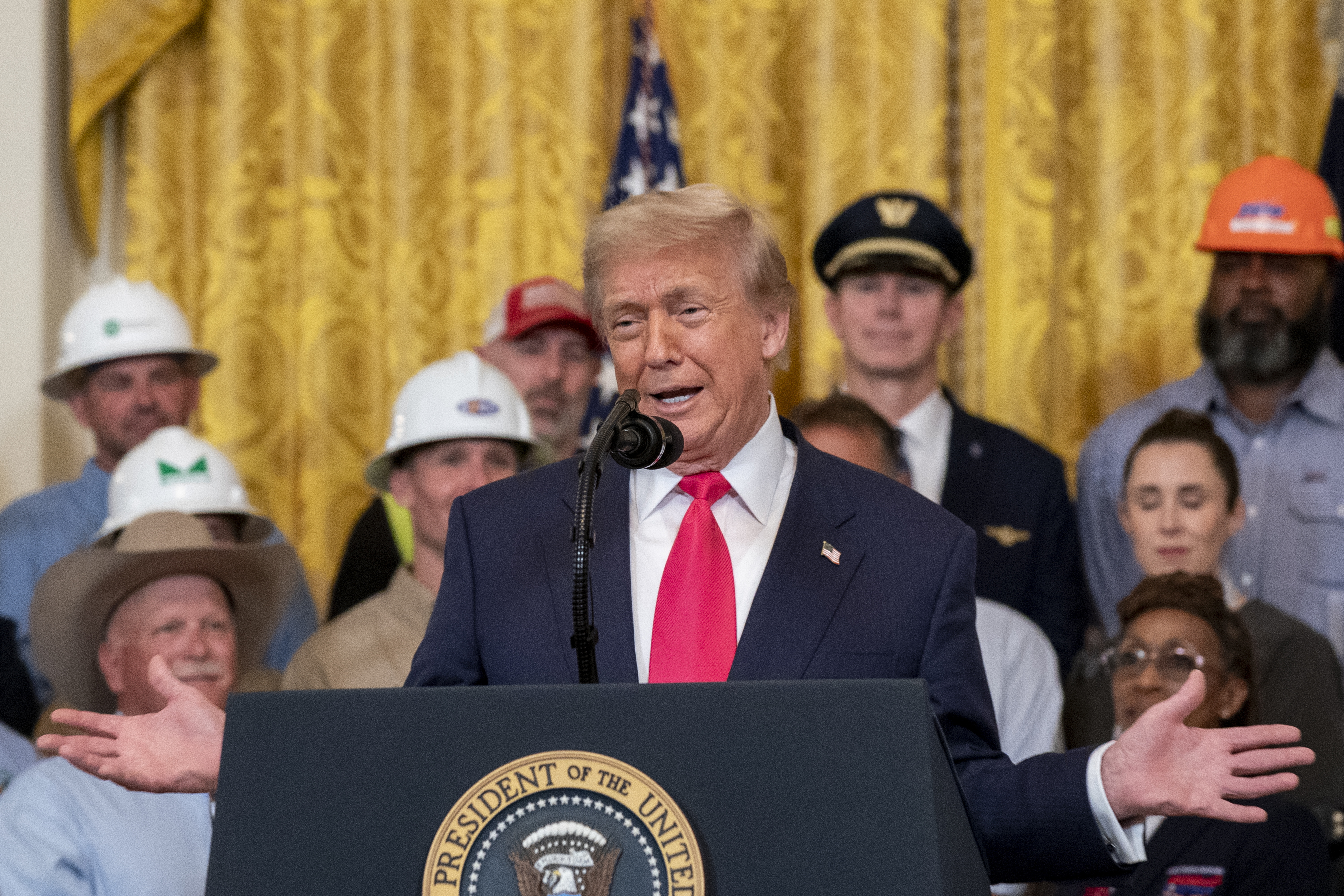 Trump anuncia que firmó un acuerdo arancelario con China y que prevé sellar otro con India
