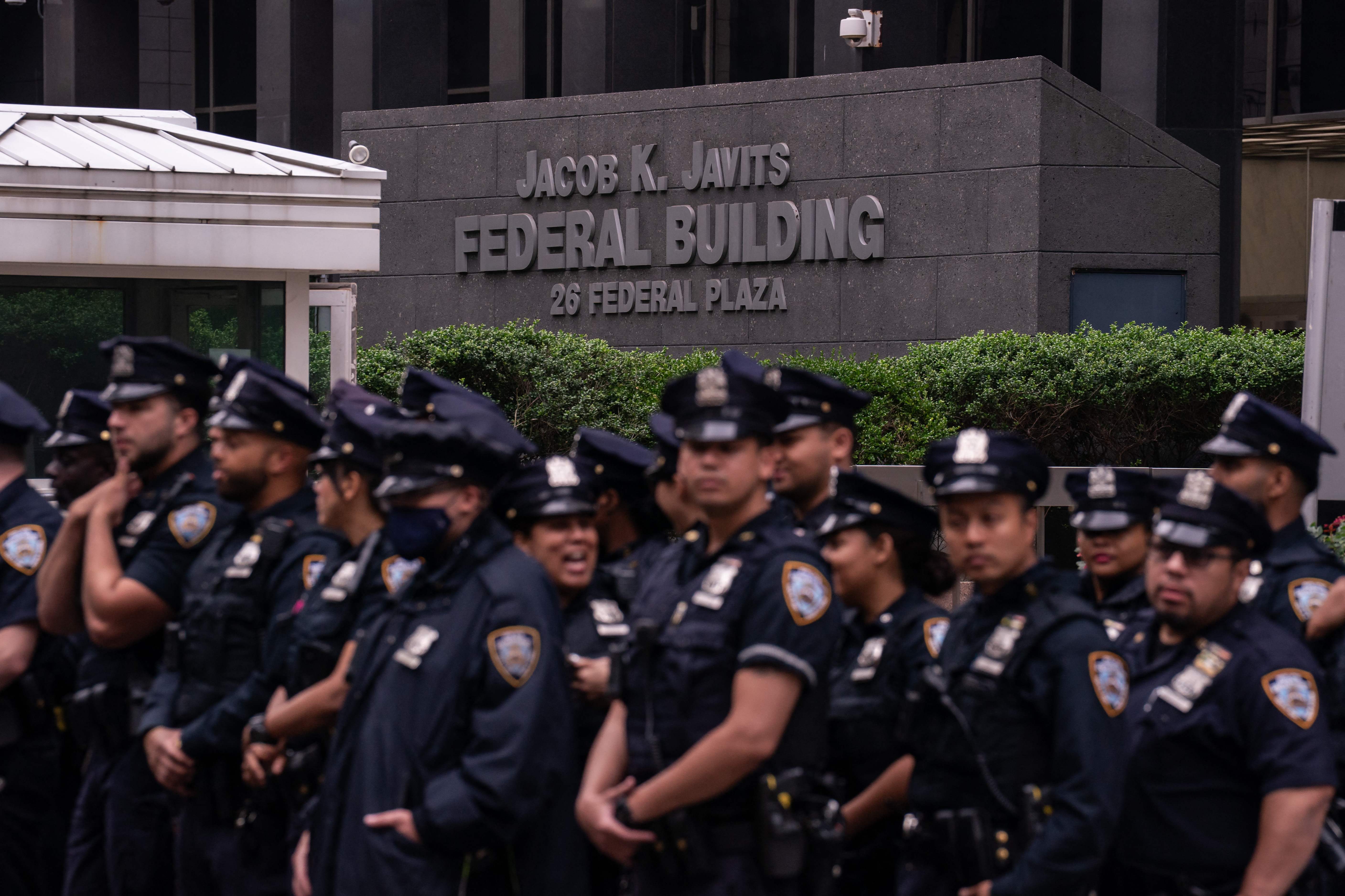 El presidente Trump ordenó el despliegue de 2,000 agentes federales, lo que fue criticado por autoridades locales como una medida extrema. (Foto Prensa Libre: AFP)