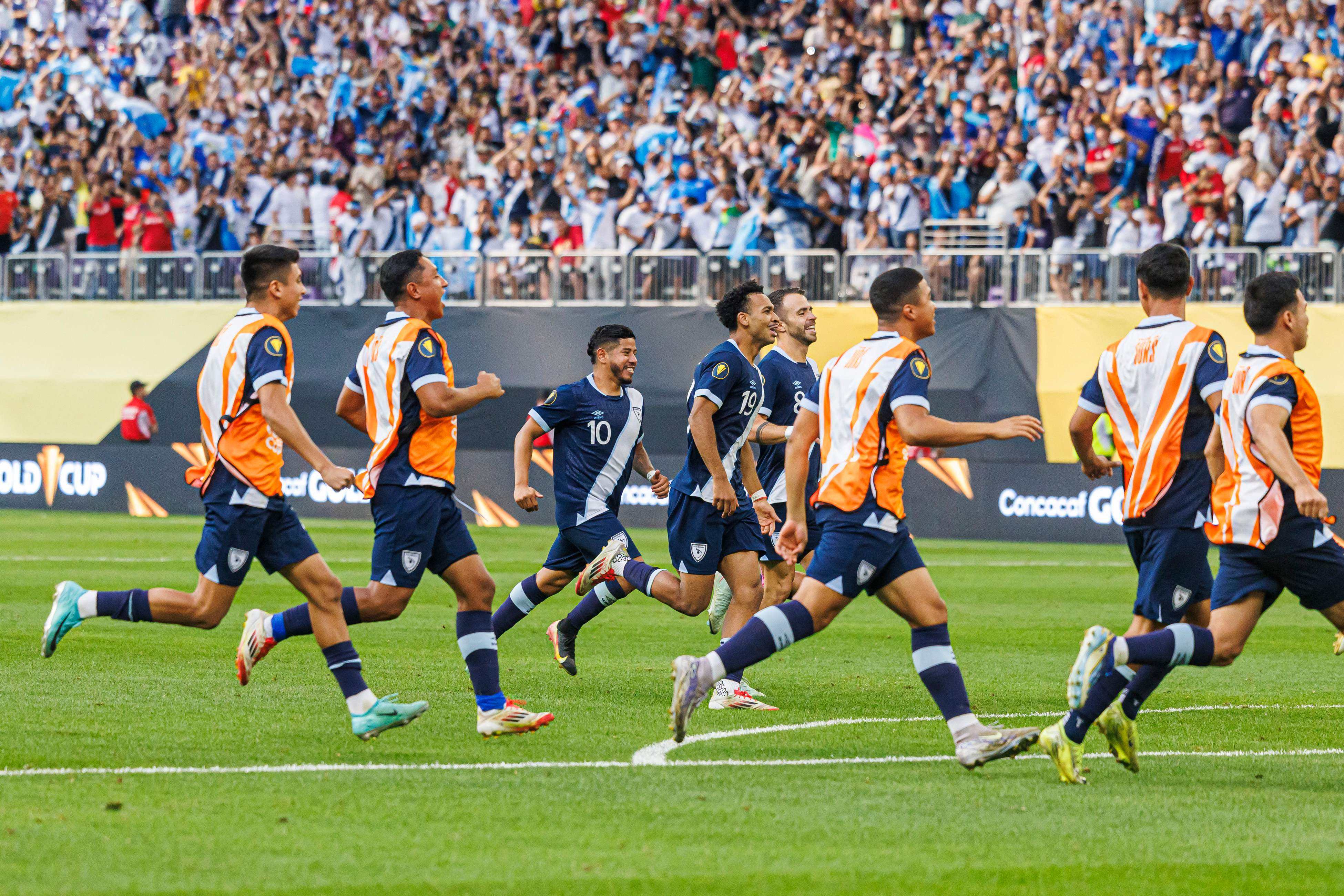 Guatemala's Players Celebrate After Winning The Concacaf Gold Cup Quarterfinal Match Against Canada In a penalty shotout at us Bank Stadium in Minneapolis, Minnesota on June 29, 2025. (Photo by Kerem Yucel / AFP)