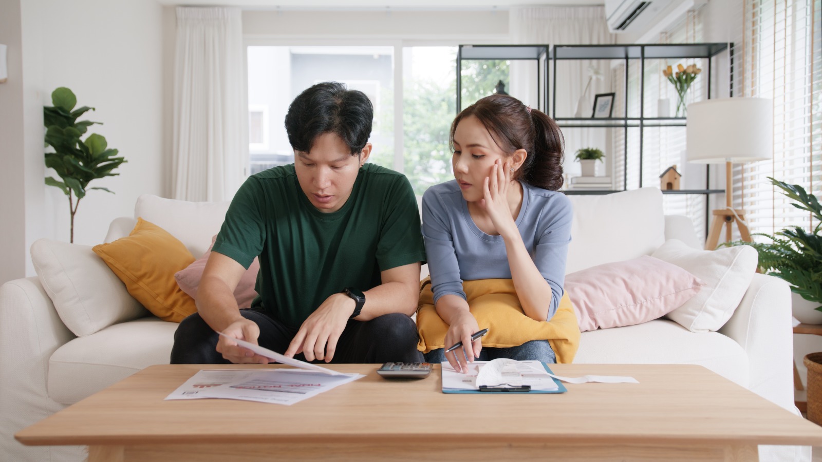 Brecha salarial en la pareja: por qué podría incomodar que uno gane más y qué miedos revela