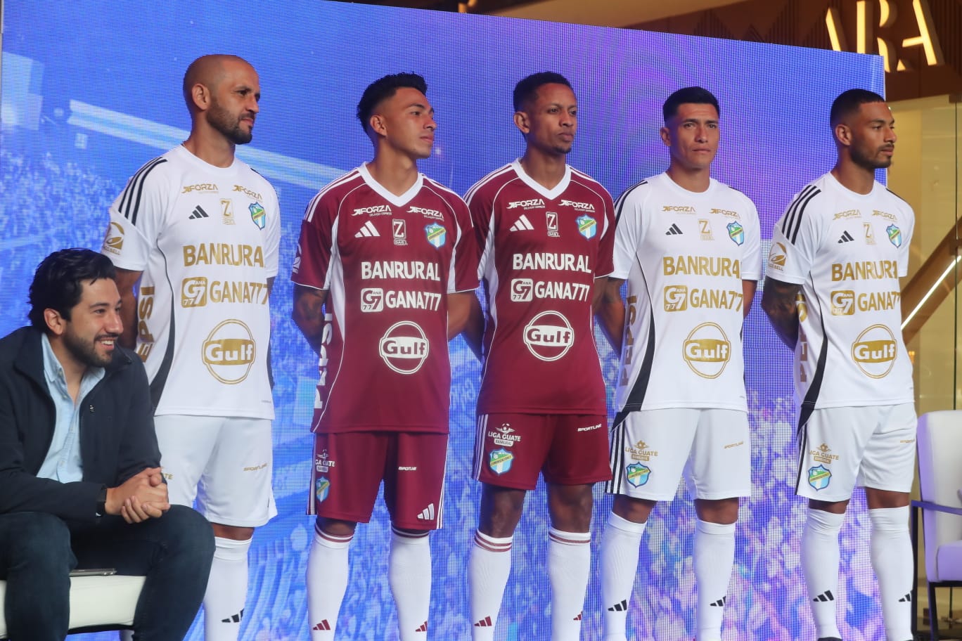 Así es el nuevo uniforme de Comunicaciones: marca, diseño y su precio oficial