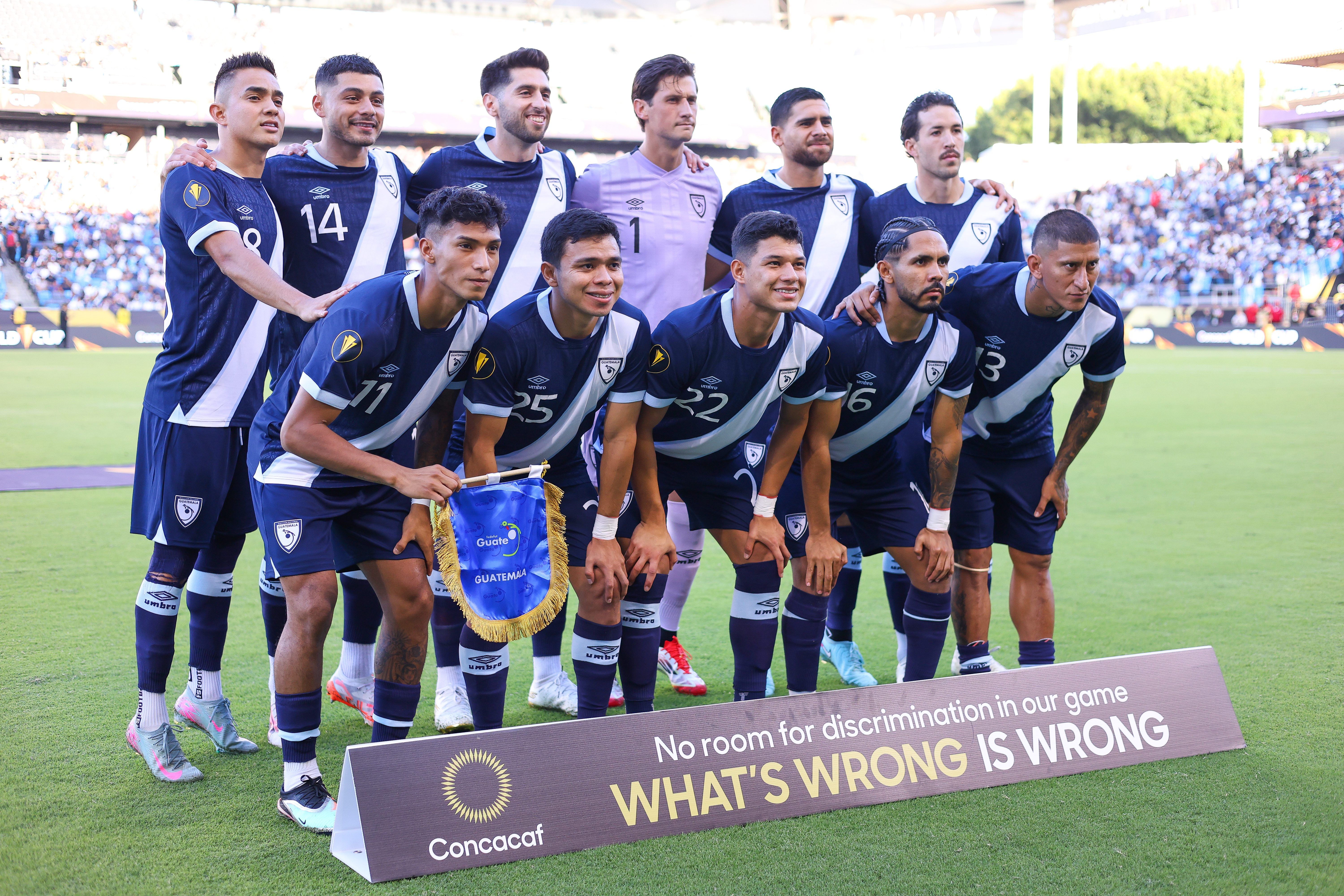 El XI de Guatemala en su debut contra Jamaica.