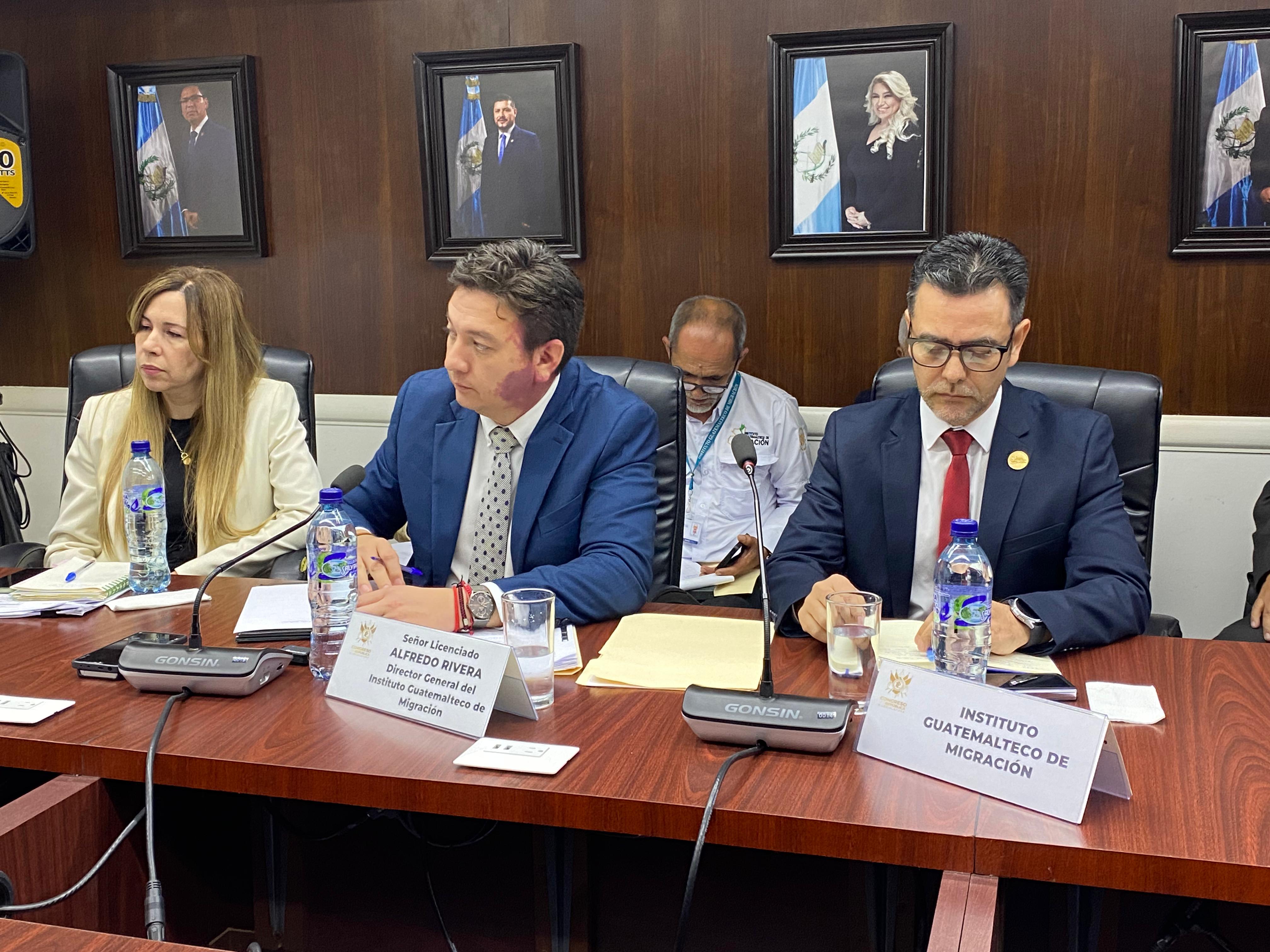 IGM imprueba compra de cartillas de pasaportes