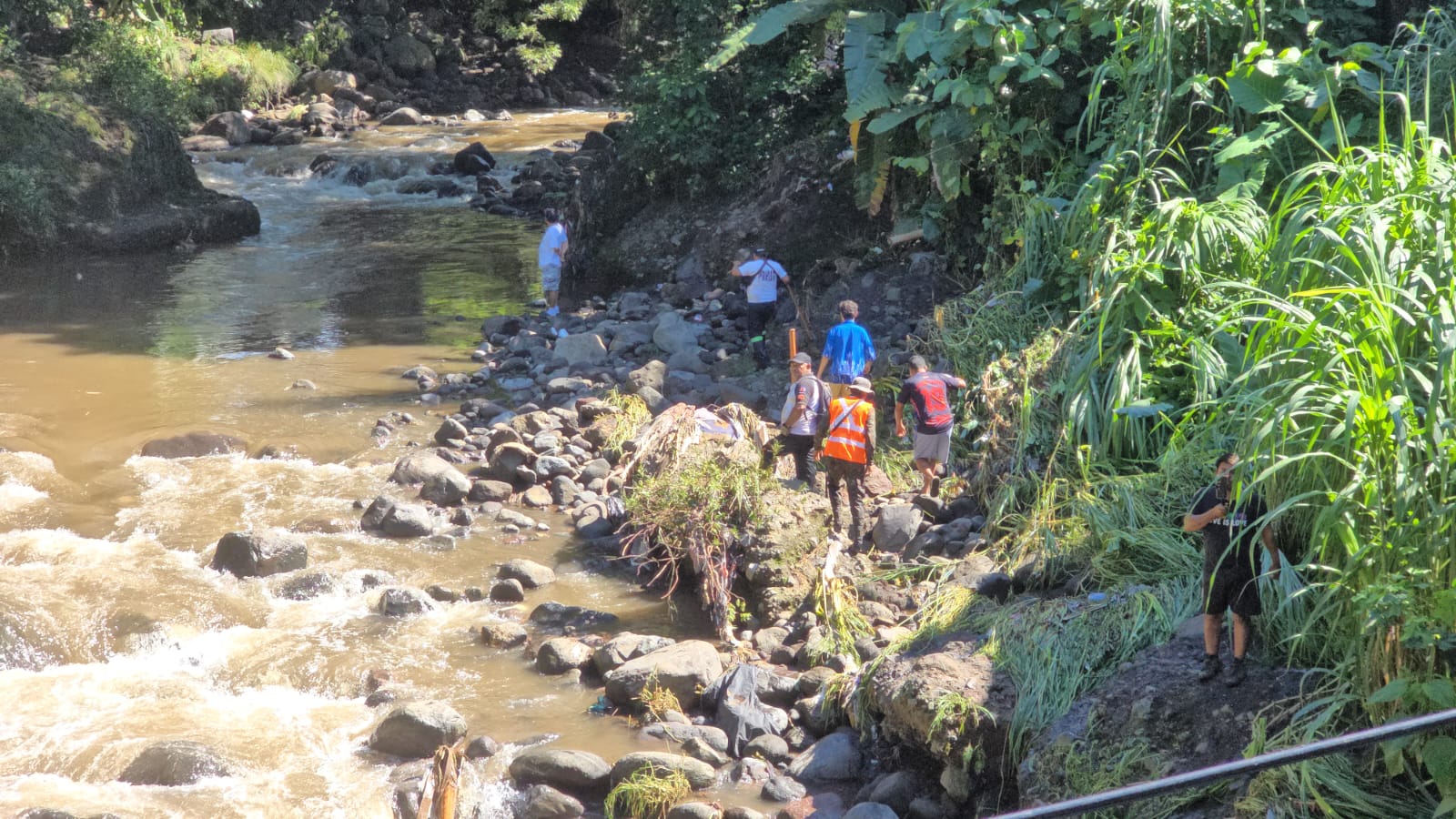 Localizan el cuerpo sin vida de Joseline Vanesa Zapata, la joven arrastrada por un río en Escuintla