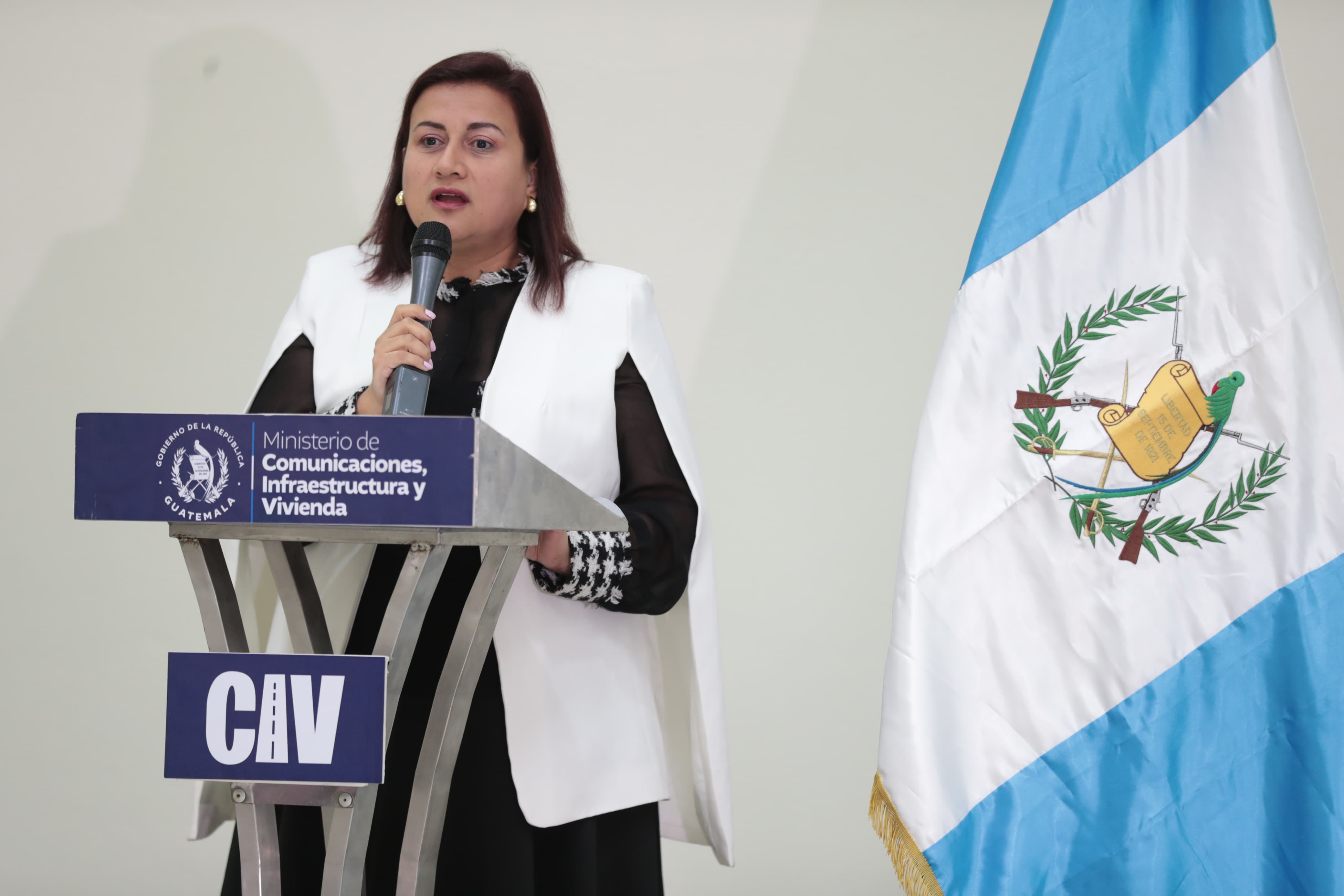 Claudia Cáceres es nombrada gerente de la Dirección de Proyectos Viales Prioritarios. (Foto Prensa Libre: Esbin García)