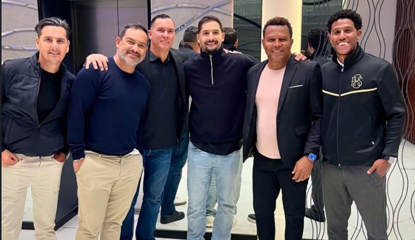 VIDEO | “Amigos y rivales, como en las novelas”: Carlos Ruiz comparte escenario con el panameño Blas Pérez